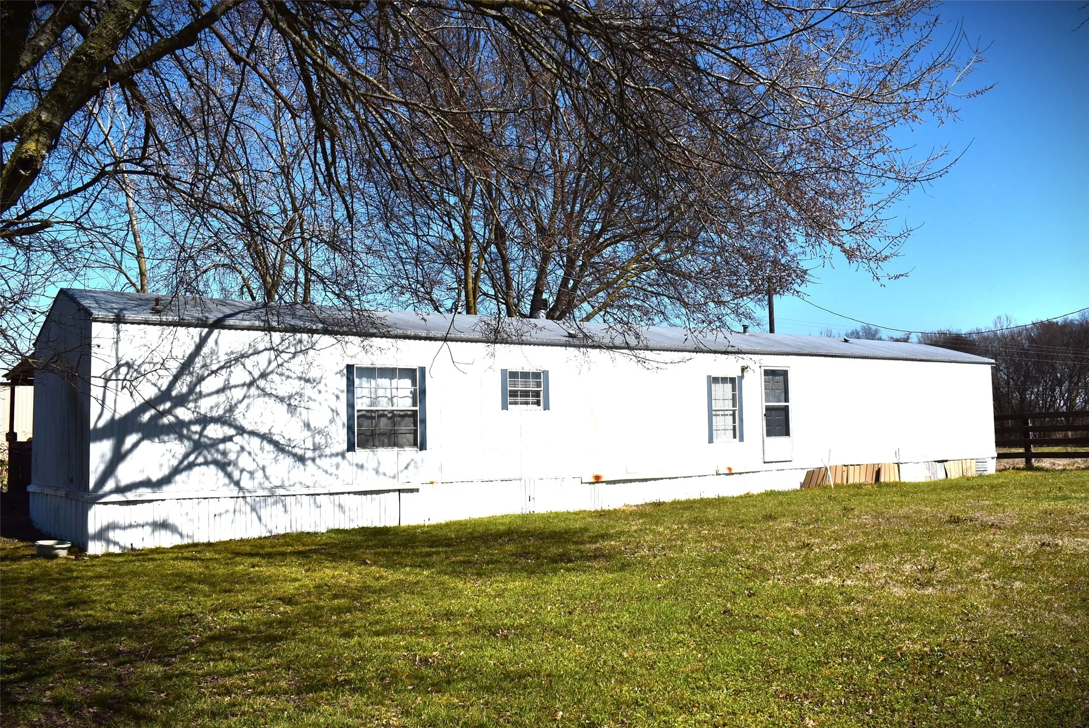 Manufactured Home For Sale in Hopkins County , 195 County Road 2468, Winnsboro, Texas 75494, 3 Bedroom, 2 Bathroom, Garage spaces, 840 Sqft, built in 2000, mls#21377579, Real Estate Agent in Winnsboro, Homes For Sale in Hopkins county, Homes For Sale in Winnsboro, Realtor in Winnsboro Texas, Real Estate Brokerage Independent Realty Texas, Luminita Cordes Realtor