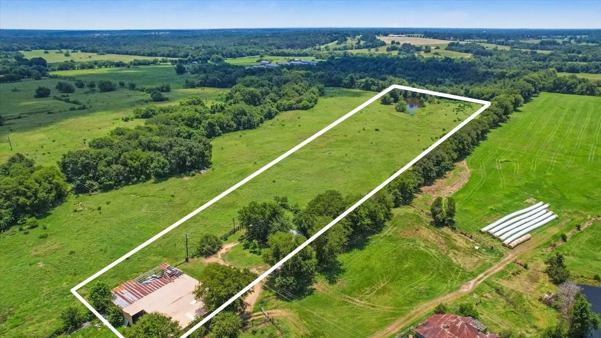Manufactured Home For Sale in Hopkins County , 195 County Road 2468, Winnsboro, Texas 75494, 3 Bedroom, 2 Bathroom, Garage spaces, 840 Sqft, built in 2000, mls#21377579, Real Estate Agent in Winnsboro, Homes For Sale in Hopkins county, Homes For Sale in Winnsboro, Realtor in Winnsboro Texas, Real Estate Brokerage Independent Realty Texas, Luminita Cordes Realtor
