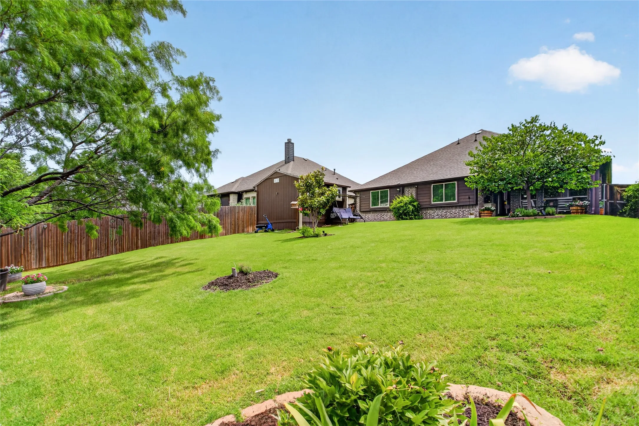 Single Family Residence For Sale in Denton County , 628 Lake Cove Drive, Little Elm, Texas 75068, 4 Bedroom, 2 Bathroom, 2 Garage spaces, 2,242 Sqft, built in 2019, mls#21377877, Real Estate Agent in Little Elm, Homes For Sale in Denton county, Homes For Sale in Little Elm, Realtor in Little Elm Texas, Real Estate Brokerage Independent Realty Texas, Luminita Cordes Realtor