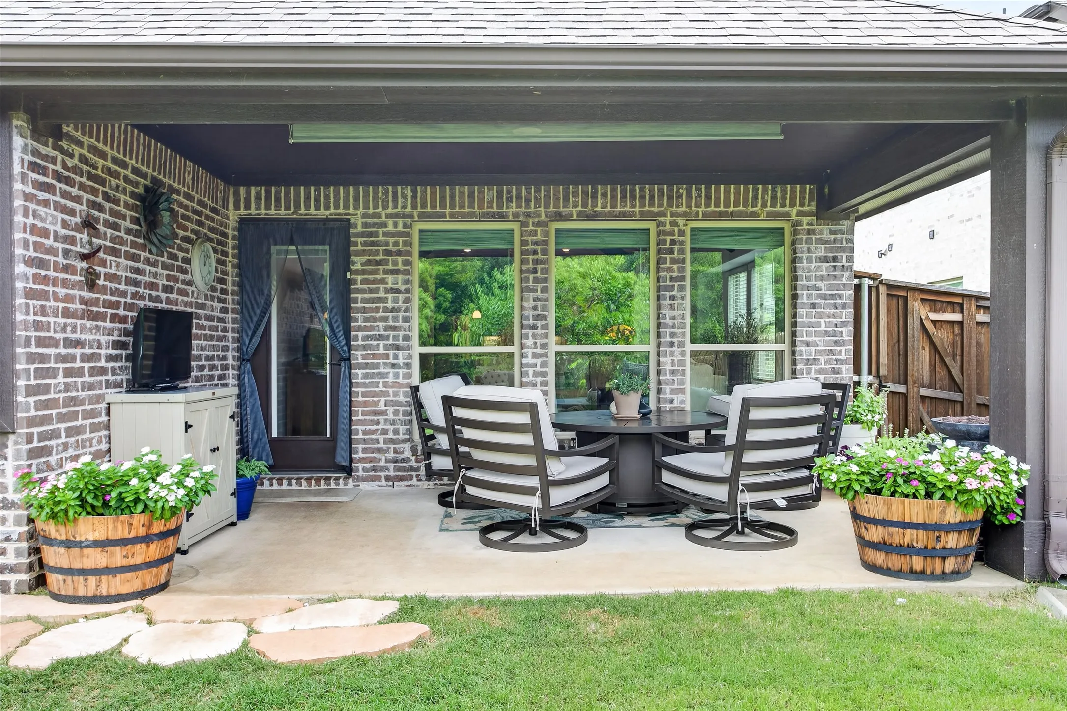 Single Family Residence For Sale in Denton County , 628 Lake Cove Drive, Little Elm, Texas 75068, 4 Bedroom, 2 Bathroom, 2 Garage spaces, 2,242 Sqft, built in 2019, mls#21377877, Real Estate Agent in Little Elm, Homes For Sale in Denton county, Homes For Sale in Little Elm, Realtor in Little Elm Texas, Real Estate Brokerage Independent Realty Texas, Luminita Cordes Realtor