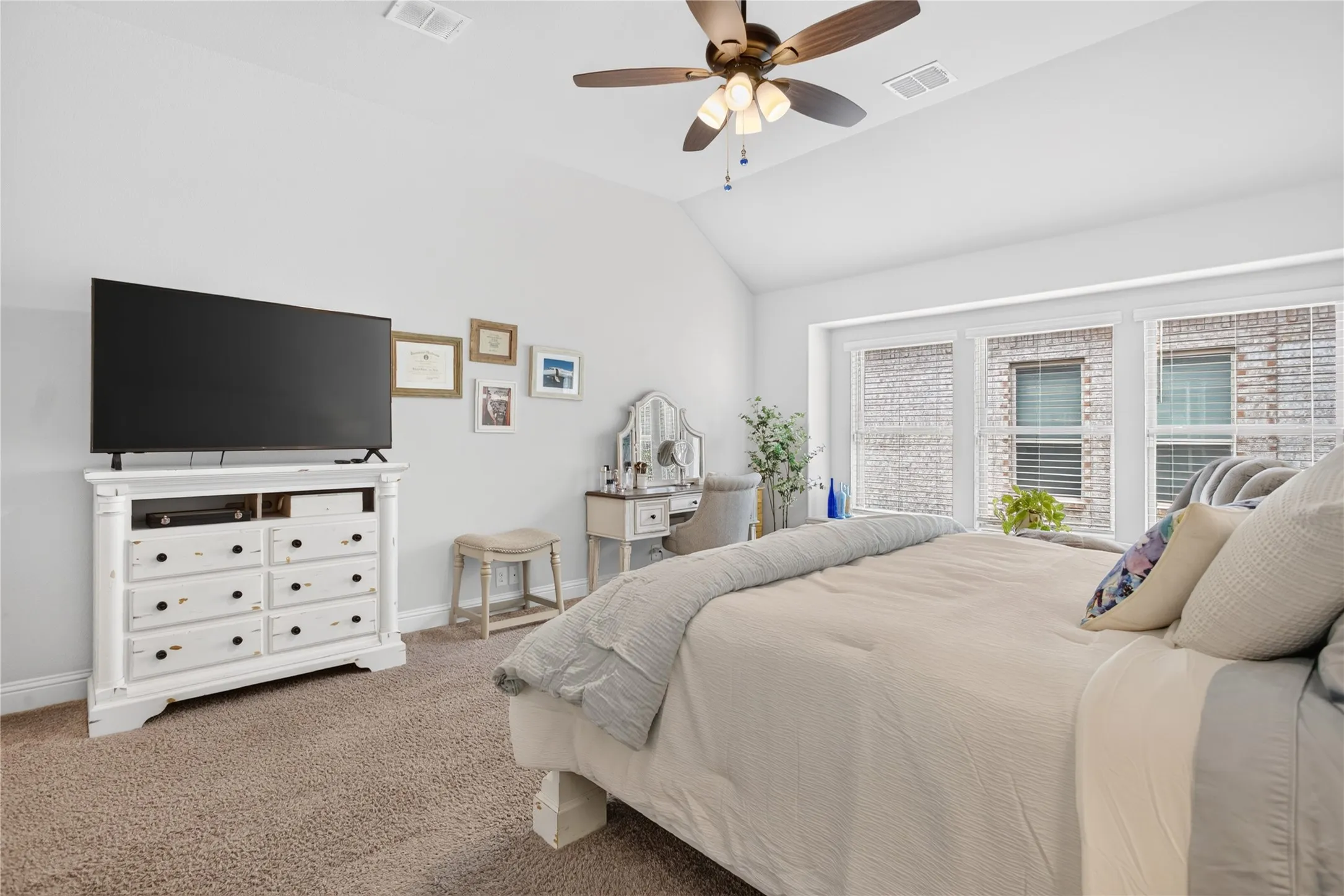 Single Family Residence For Sale in Denton County , 628 Lake Cove Drive, Little Elm, Texas 75068, 4 Bedroom, 2 Bathroom, 2 Garage spaces, 2,242 Sqft, built in 2019, mls#21377877, Real Estate Agent in Little Elm, Homes For Sale in Denton county, Homes For Sale in Little Elm, Realtor in Little Elm Texas, Real Estate Brokerage Independent Realty Texas, Luminita Cordes Realtor