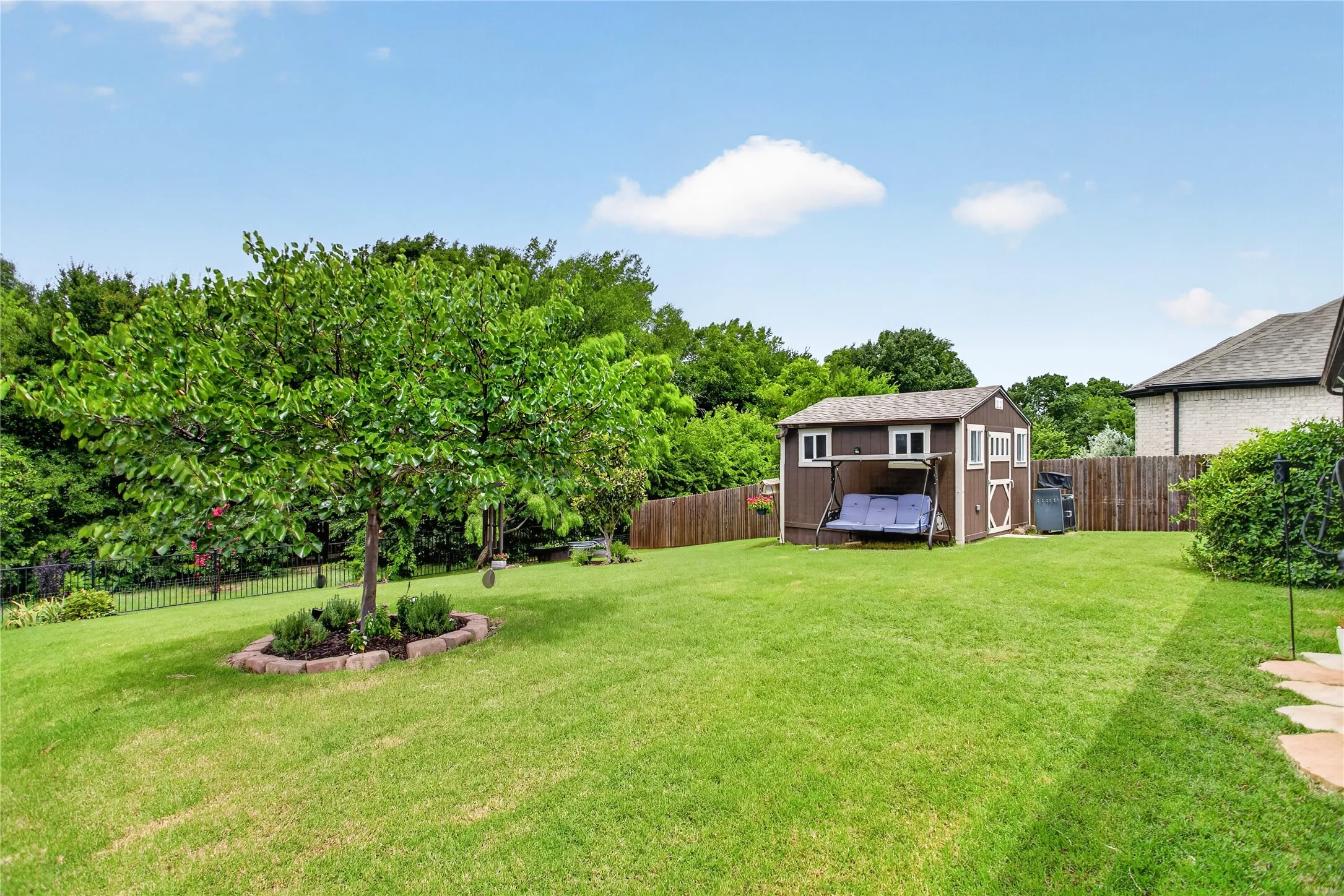 Single Family Residence For Sale in Denton County , 628 Lake Cove Drive, Little Elm, Texas 75068, 4 Bedroom, 2 Bathroom, 2 Garage spaces, 2,242 Sqft, built in 2019, mls#21377877, Real Estate Agent in Little Elm, Homes For Sale in Denton county, Homes For Sale in Little Elm, Realtor in Little Elm Texas, Real Estate Brokerage Independent Realty Texas, Luminita Cordes Realtor