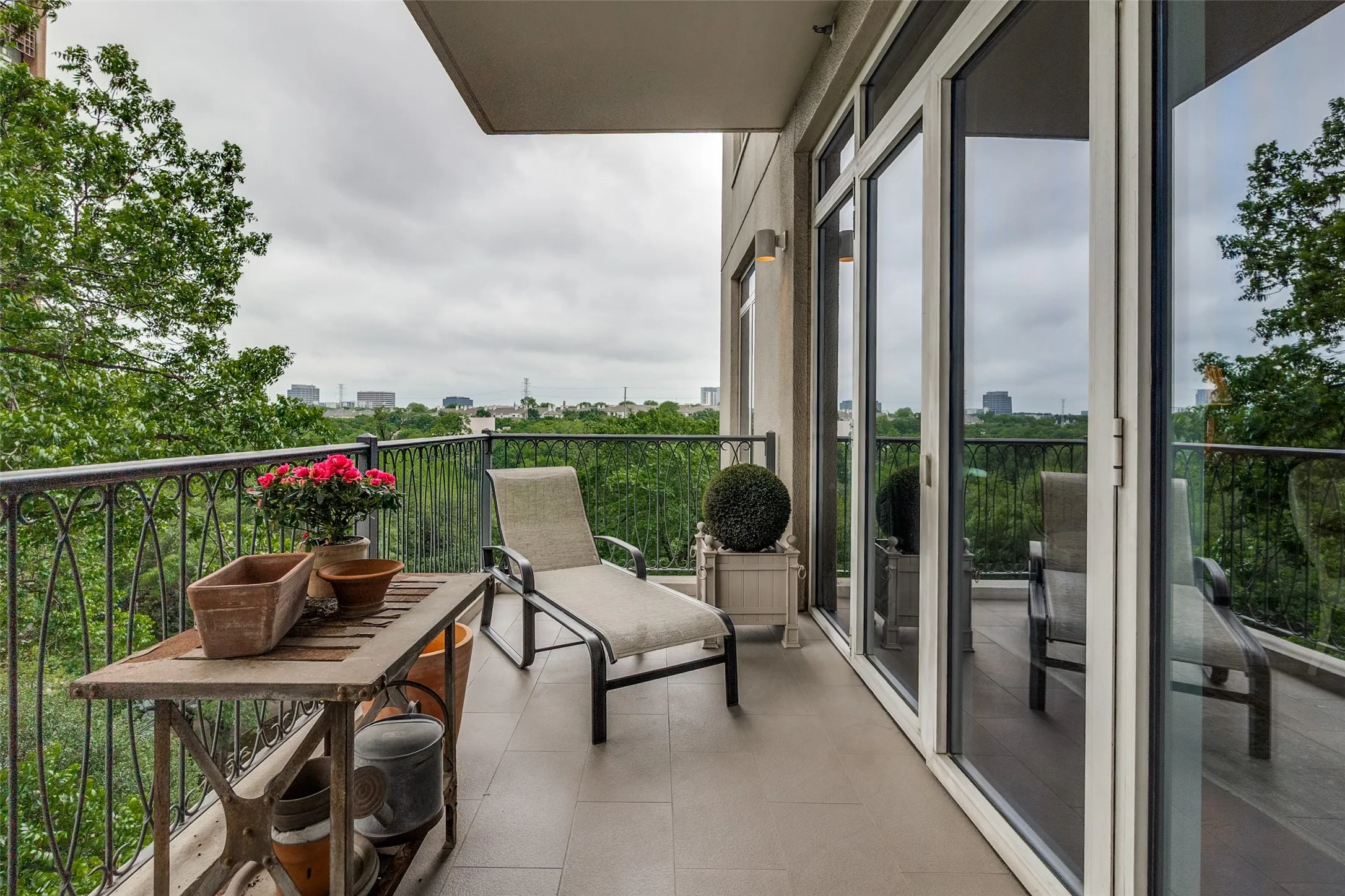 Condominium For Sale in Dallas County , 3505 Turtle Creek Boulevard 5A, Dallas, Texas 75219, 3 Bedroom, 5 Bathroom, 3 Garage spaces, 4,200 Sqft, built in 2000, mls#21377448, Real Estate Agent in Dallas, Homes For Sale in Dallas county, Homes For Sale in Dallas, Realtor in Dallas Texas, Real Estate Brokerage Independent Realty Texas, Luminita Cordes Realtor