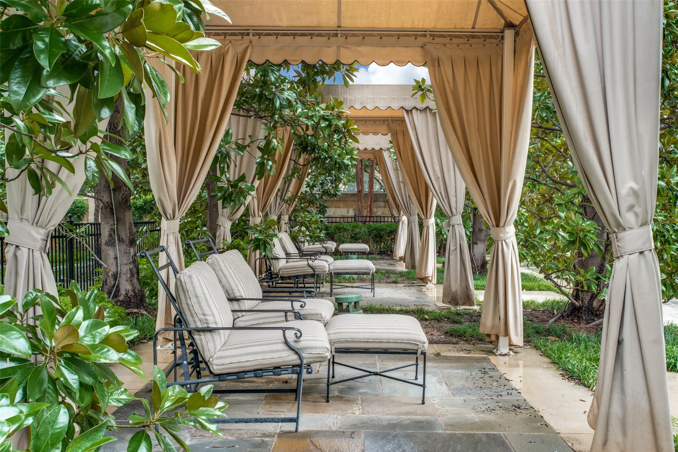 Condominium For Sale in Dallas County , 3505 Turtle Creek Boulevard 5A, Dallas, Texas 75219, 3 Bedroom, 5 Bathroom, 3 Garage spaces, 4,200 Sqft, built in 2000, mls#21377448, Real Estate Agent in Dallas, Homes For Sale in Dallas county, Homes For Sale in Dallas, Realtor in Dallas Texas, Real Estate Brokerage Independent Realty Texas, Luminita Cordes Realtor