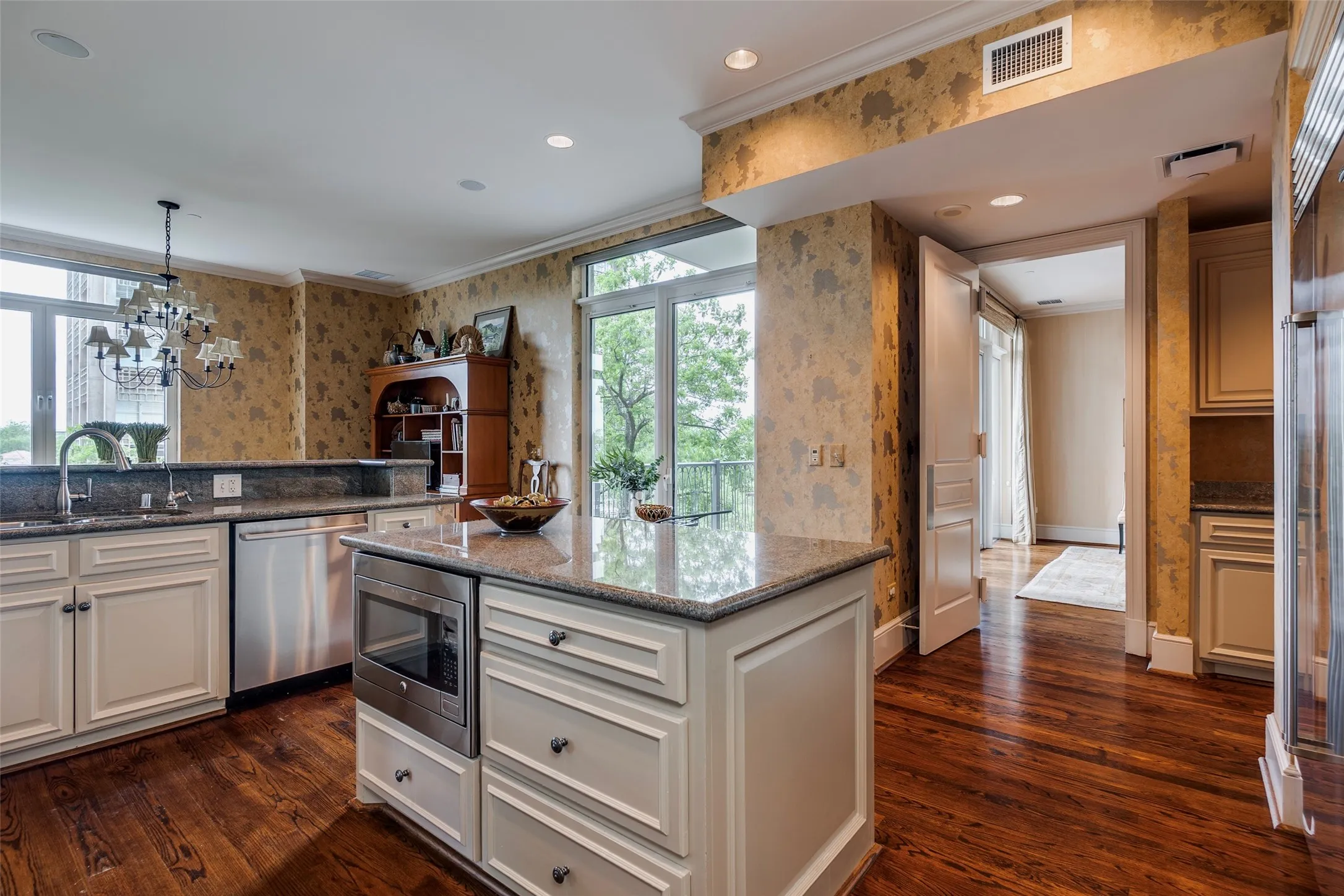 Condominium For Sale in Dallas County , 3505 Turtle Creek Boulevard 5A, Dallas, Texas 75219, 3 Bedroom, 5 Bathroom, 3 Garage spaces, 4,200 Sqft, built in 2000, mls#21377448, Real Estate Agent in Dallas, Homes For Sale in Dallas county, Homes For Sale in Dallas, Realtor in Dallas Texas, Real Estate Brokerage Independent Realty Texas, Luminita Cordes Realtor
