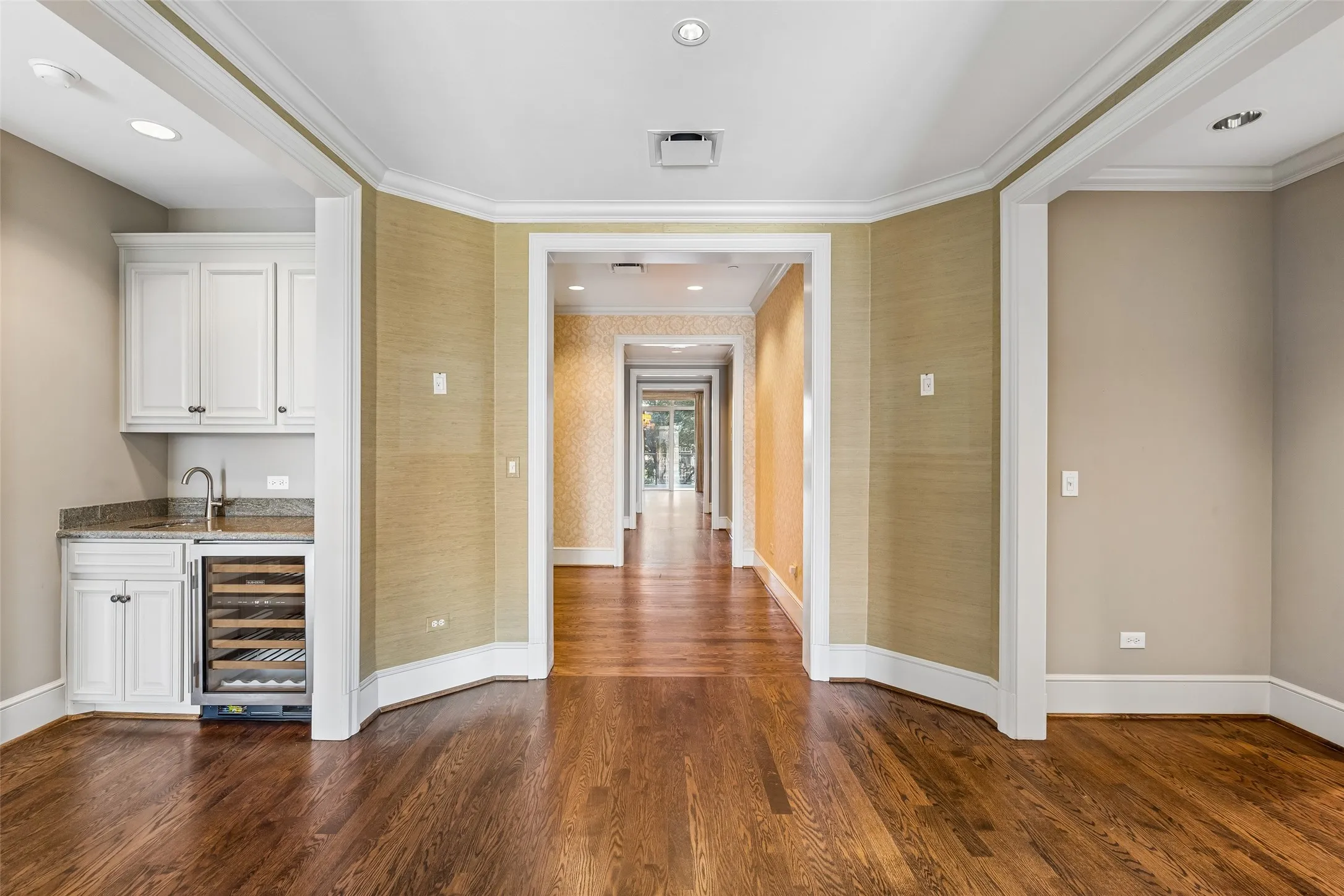 Condominium For Sale in Dallas County , 3505 Turtle Creek Boulevard 5A, Dallas, Texas 75219, 3 Bedroom, 5 Bathroom, 3 Garage spaces, 4,200 Sqft, built in 2000, mls#21377448, Real Estate Agent in Dallas, Homes For Sale in Dallas county, Homes For Sale in Dallas, Realtor in Dallas Texas, Real Estate Brokerage Independent Realty Texas, Luminita Cordes Realtor