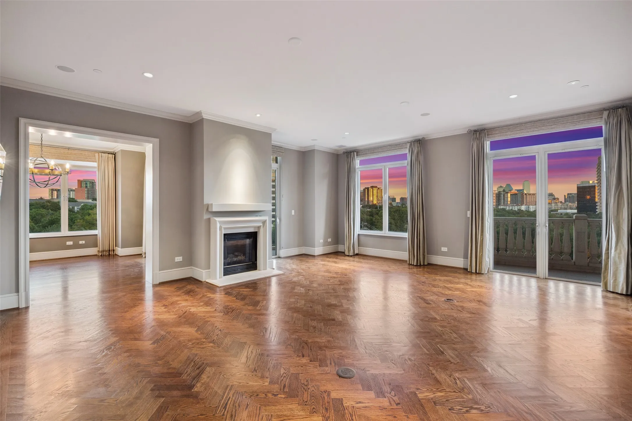 Condominium For Sale in Dallas County , 3505 Turtle Creek Boulevard 5A, Dallas, Texas 75219, 3 Bedroom, 5 Bathroom, 3 Garage spaces, 4,200 Sqft, built in 2000, mls#21377448, Real Estate Agent in Dallas, Homes For Sale in Dallas county, Homes For Sale in Dallas, Realtor in Dallas Texas, Real Estate Brokerage Independent Realty Texas, Luminita Cordes Realtor