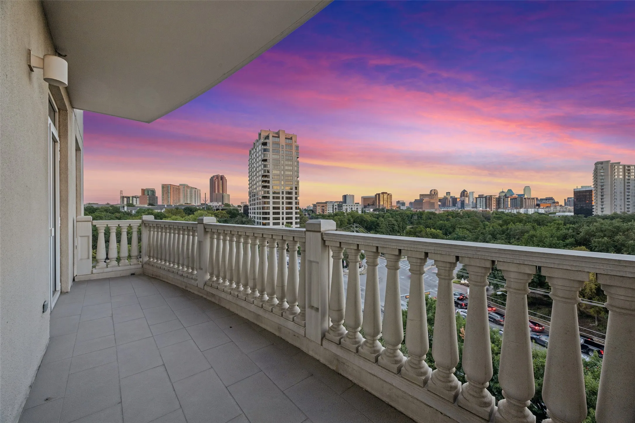 Condominium For Sale in Dallas County , 3505 Turtle Creek Boulevard 5A, Dallas, Texas 75219, 3 Bedroom, 5 Bathroom, 3 Garage spaces, 4,200 Sqft, built in 2000, mls#21377448, Real Estate Agent in Dallas, Homes For Sale in Dallas county, Homes For Sale in Dallas, Realtor in Dallas Texas, Real Estate Brokerage Independent Realty Texas, Luminita Cordes Realtor