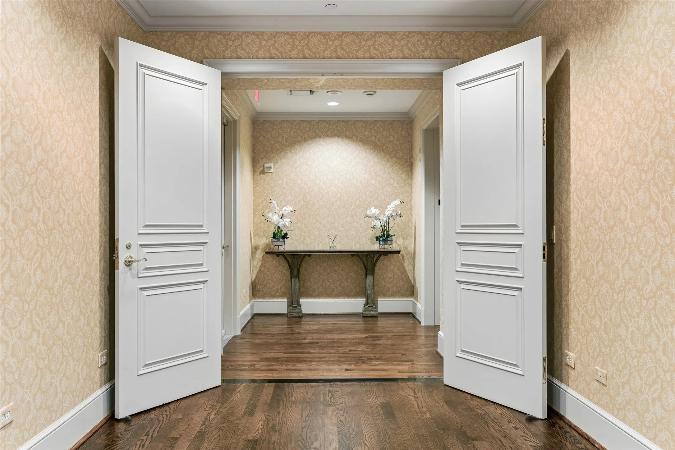 Condominium For Sale in Dallas County , 3505 Turtle Creek Boulevard 5A, Dallas, Texas 75219, 3 Bedroom, 5 Bathroom, 3 Garage spaces, 4,200 Sqft, built in 2000, mls#21377448, Real Estate Agent in Dallas, Homes For Sale in Dallas county, Homes For Sale in Dallas, Realtor in Dallas Texas, Real Estate Brokerage Independent Realty Texas, Luminita Cordes Realtor