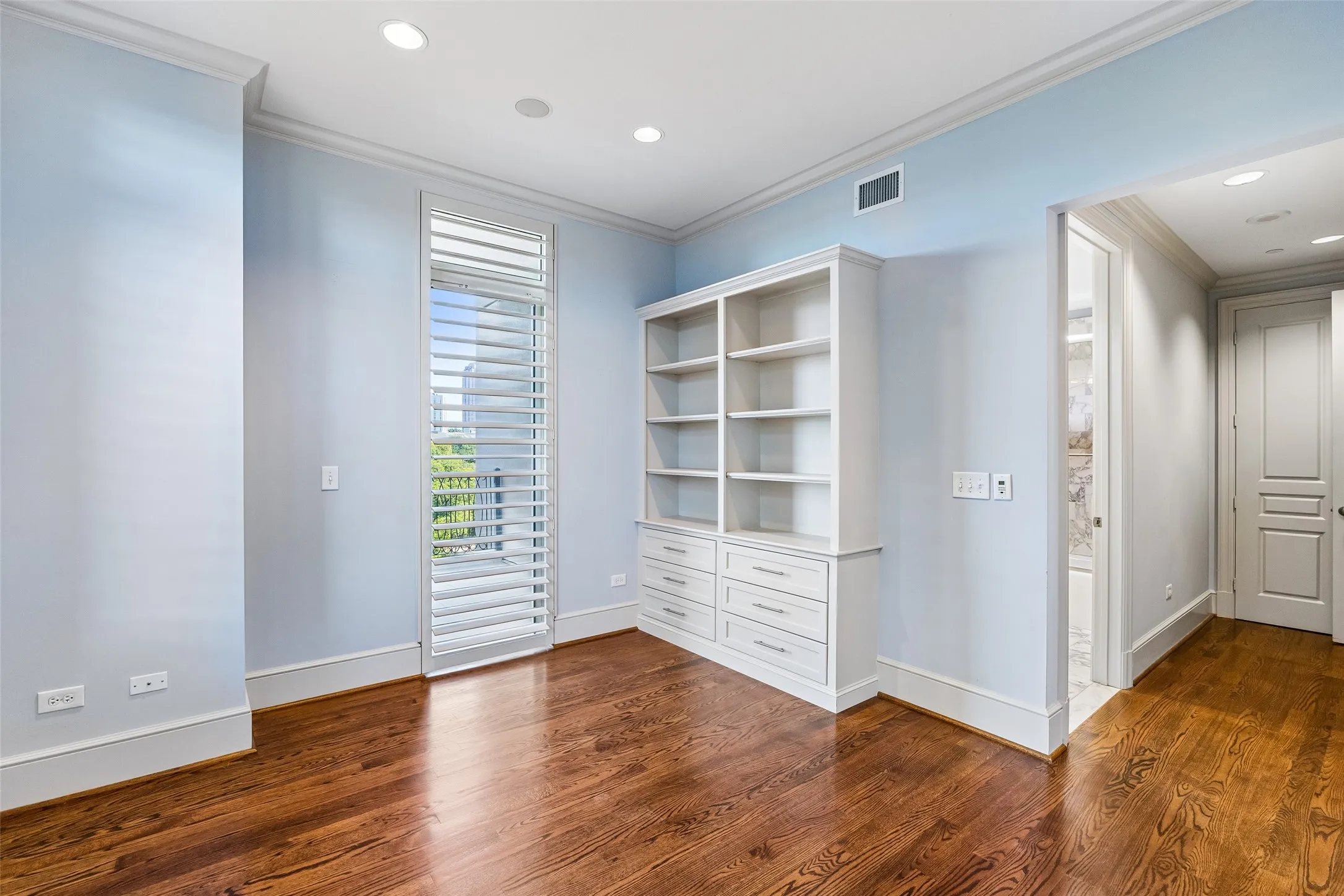 Condominium For Sale in Dallas County , 3505 Turtle Creek Boulevard 5A, Dallas, Texas 75219, 3 Bedroom, 5 Bathroom, 3 Garage spaces, 4,200 Sqft, built in 2000, mls#21377448, Real Estate Agent in Dallas, Homes For Sale in Dallas county, Homes For Sale in Dallas, Realtor in Dallas Texas, Real Estate Brokerage Independent Realty Texas, Luminita Cordes Realtor