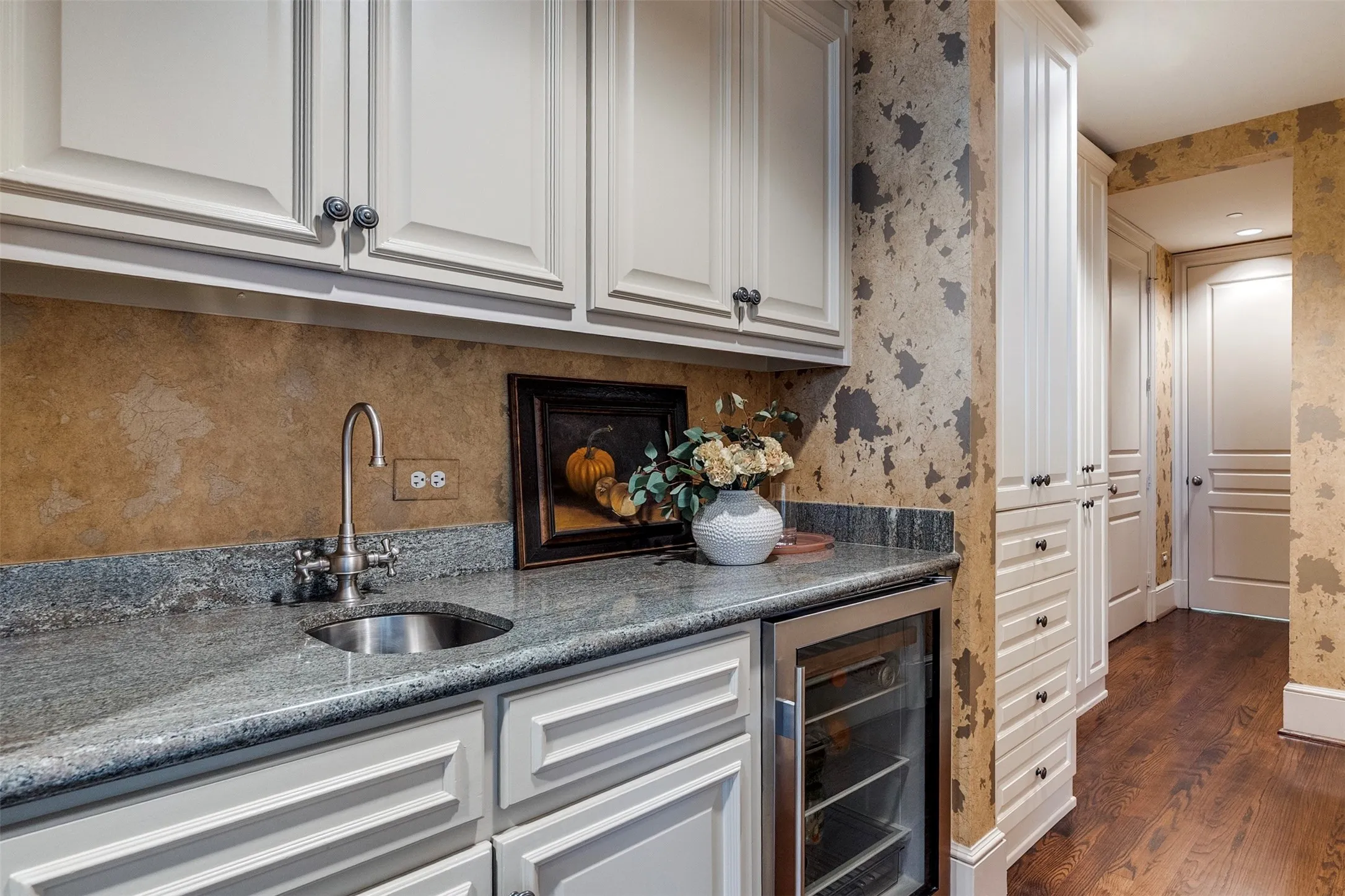 Condominium For Sale in Dallas County , 3505 Turtle Creek Boulevard 5A, Dallas, Texas 75219, 3 Bedroom, 5 Bathroom, 3 Garage spaces, 4,200 Sqft, built in 2000, mls#21377448, Real Estate Agent in Dallas, Homes For Sale in Dallas county, Homes For Sale in Dallas, Realtor in Dallas Texas, Real Estate Brokerage Independent Realty Texas, Luminita Cordes Realtor
