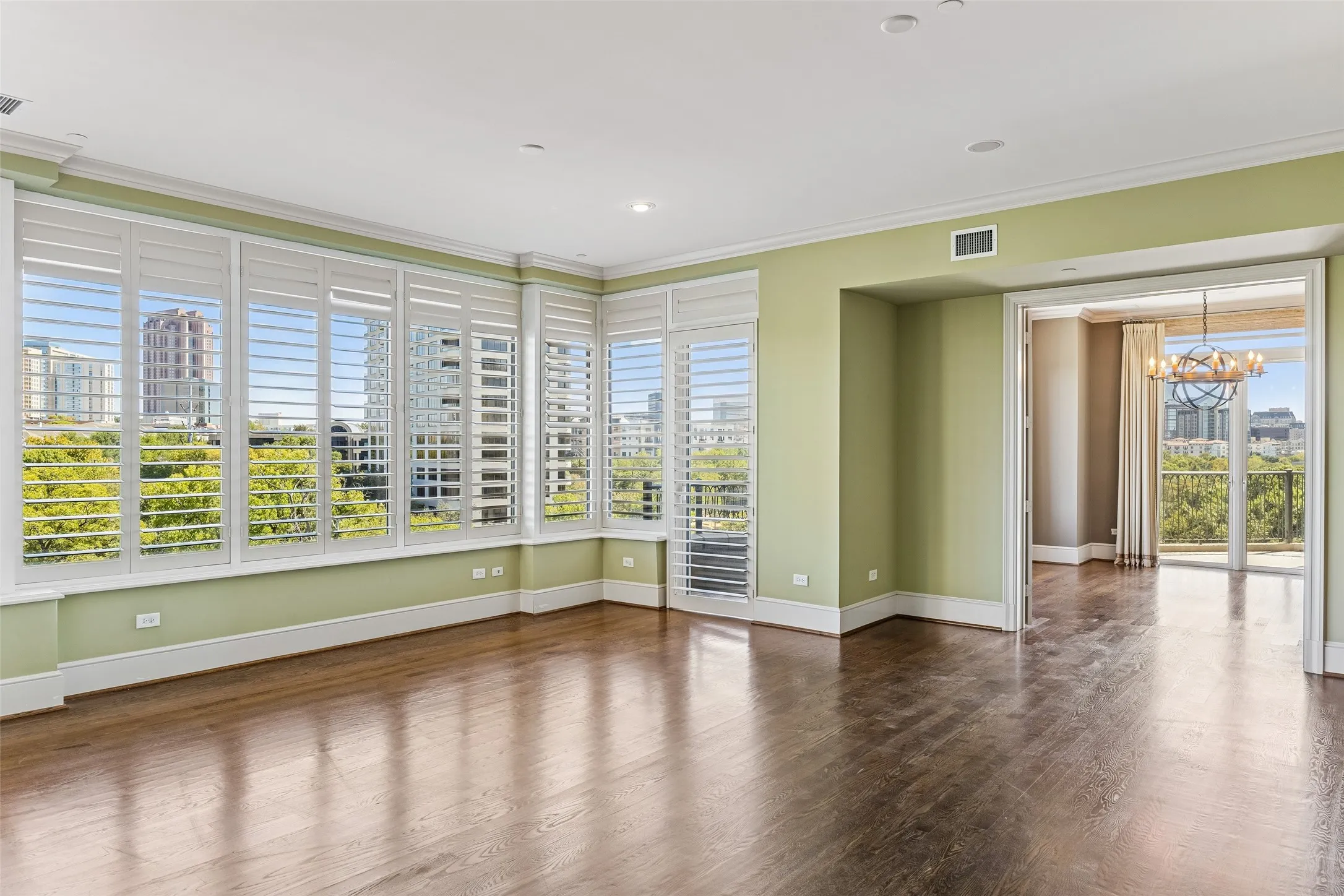 Condominium For Sale in Dallas County , 3505 Turtle Creek Boulevard 5A, Dallas, Texas 75219, 3 Bedroom, 5 Bathroom, 3 Garage spaces, 4,200 Sqft, built in 2000, mls#21377448, Real Estate Agent in Dallas, Homes For Sale in Dallas county, Homes For Sale in Dallas, Realtor in Dallas Texas, Real Estate Brokerage Independent Realty Texas, Luminita Cordes Realtor