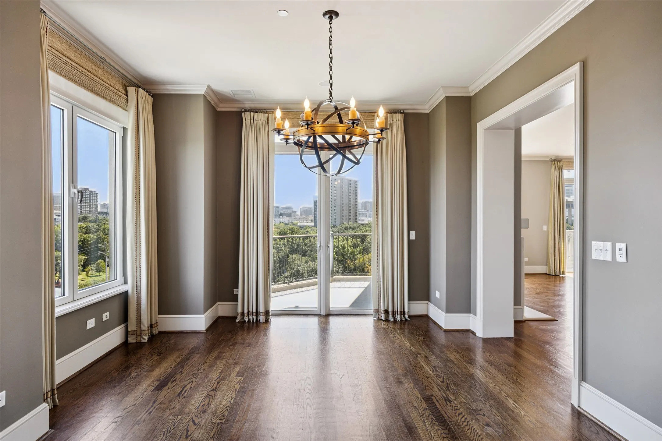 Condominium For Sale in Dallas County , 3505 Turtle Creek Boulevard 5A, Dallas, Texas 75219, 3 Bedroom, 5 Bathroom, 3 Garage spaces, 4,200 Sqft, built in 2000, mls#21377448, Real Estate Agent in Dallas, Homes For Sale in Dallas county, Homes For Sale in Dallas, Realtor in Dallas Texas, Real Estate Brokerage Independent Realty Texas, Luminita Cordes Realtor