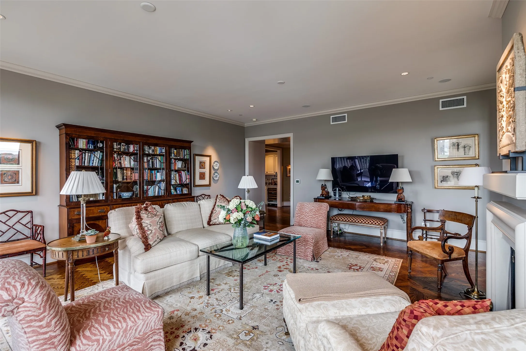 Condominium For Sale in Dallas County , 3505 Turtle Creek Boulevard 5A, Dallas, Texas 75219, 3 Bedroom, 5 Bathroom, 3 Garage spaces, 4,200 Sqft, built in 2000, mls#21377448, Real Estate Agent in Dallas, Homes For Sale in Dallas county, Homes For Sale in Dallas, Realtor in Dallas Texas, Real Estate Brokerage Independent Realty Texas, Luminita Cordes Realtor