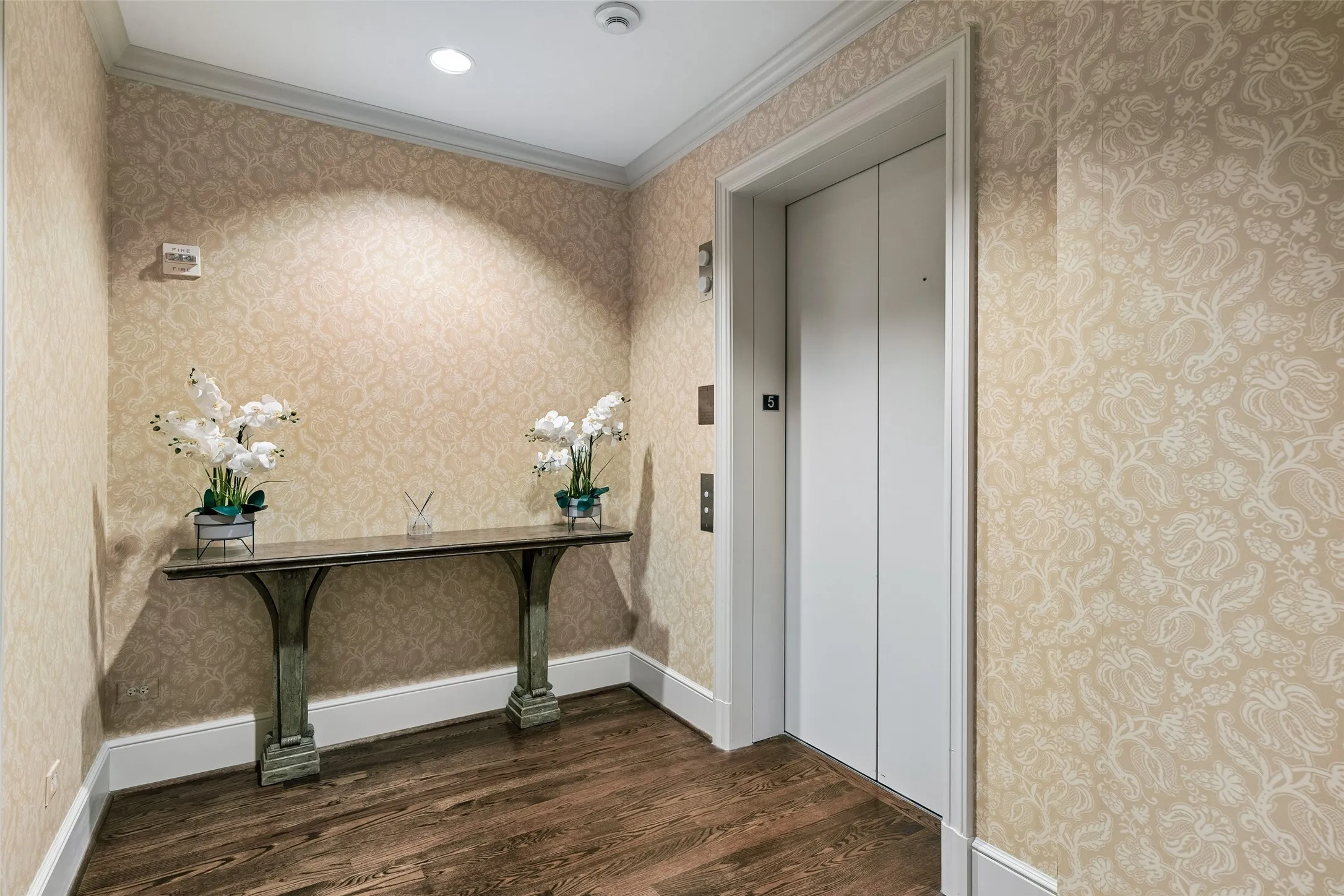 Condominium For Sale in Dallas County , 3505 Turtle Creek Boulevard 5A, Dallas, Texas 75219, 3 Bedroom, 5 Bathroom, 3 Garage spaces, 4,200 Sqft, built in 2000, mls#21377448, Real Estate Agent in Dallas, Homes For Sale in Dallas county, Homes For Sale in Dallas, Realtor in Dallas Texas, Real Estate Brokerage Independent Realty Texas, Luminita Cordes Realtor