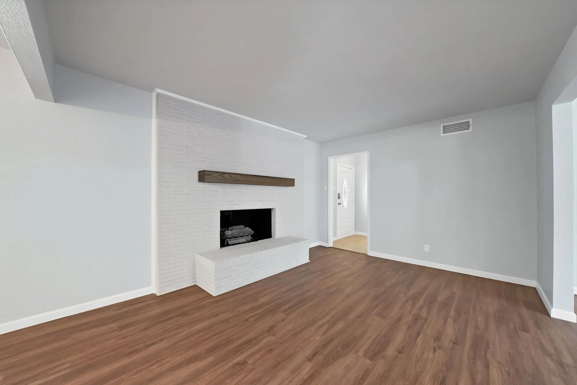 Single Family Residence For Sale in Dallas County , 1003 Brookhollow Drive, Irving, Texas 75061, 3 Bedroom, 2 Bathroom, 2 Garage spaces, 1,730 Sqft, built in 1957, mls#21377784, Real Estate Agent in Irving, Homes For Sale in Dallas county, Homes For Sale in Irving, Realtor in Irving Texas, Real Estate Brokerage Independent Realty Texas, Luminita Cordes Realtor