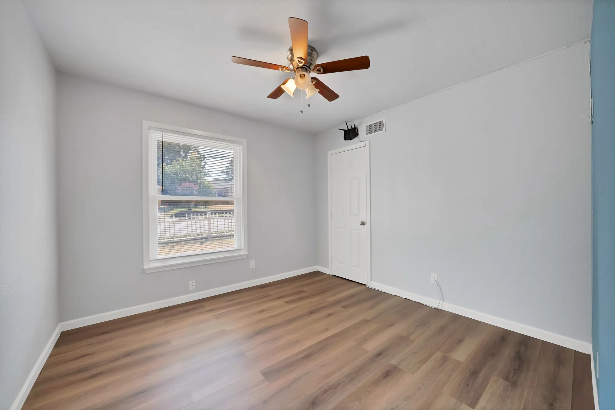 Single Family Residence For Sale in Dallas County , 1003 Brookhollow Drive, Irving, Texas 75061, 3 Bedroom, 2 Bathroom, 2 Garage spaces, 1,730 Sqft, built in 1957, mls#21377784, Real Estate Agent in Irving, Homes For Sale in Dallas county, Homes For Sale in Irving, Realtor in Irving Texas, Real Estate Brokerage Independent Realty Texas, Luminita Cordes Realtor