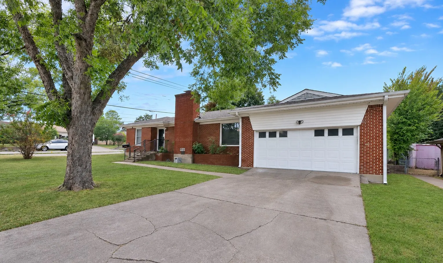 Single Family Residence For Sale in Dallas County , 1003 Brookhollow Drive, Irving, Texas 75061, 3 Bedroom, 2 Bathroom, 2 Garage spaces, 1,730 Sqft, built in 1957, mls#21377784, Real Estate Agent in Irving, Homes For Sale in Dallas county, Homes For Sale in Irving, Realtor in Irving Texas, Real Estate Brokerage Independent Realty Texas, Luminita Cordes Realtor