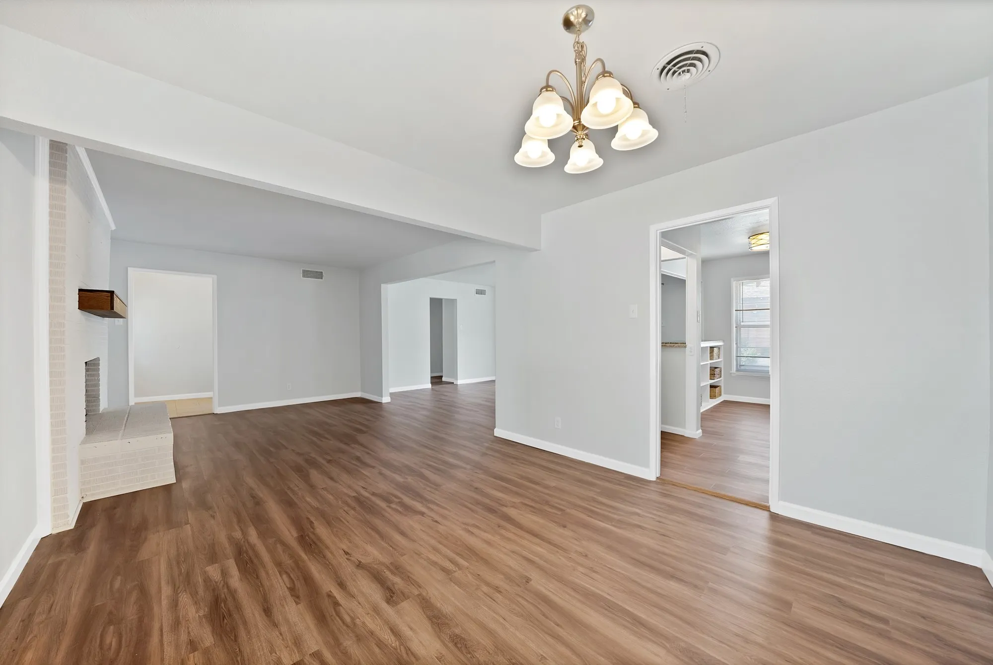 Single Family Residence For Sale in Dallas County , 1003 Brookhollow Drive, Irving, Texas 75061, 3 Bedroom, 2 Bathroom, 2 Garage spaces, 1,730 Sqft, built in 1957, mls#21377784, Real Estate Agent in Irving, Homes For Sale in Dallas county, Homes For Sale in Irving, Realtor in Irving Texas, Real Estate Brokerage Independent Realty Texas, Luminita Cordes Realtor
