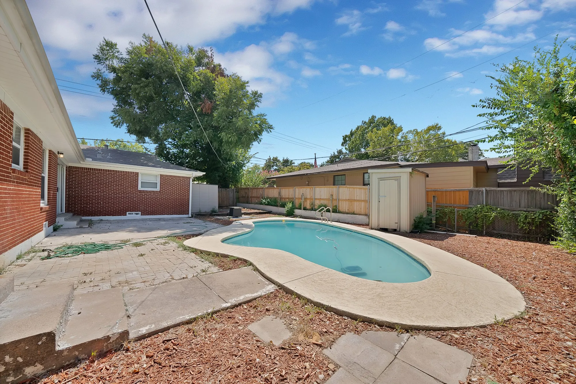 Single Family Residence For Sale in Dallas County , 1003 Brookhollow Drive, Irving, Texas 75061, 3 Bedroom, 2 Bathroom, 2 Garage spaces, 1,730 Sqft, built in 1957, mls#21377784, Real Estate Agent in Irving, Homes For Sale in Dallas county, Homes For Sale in Irving, Realtor in Irving Texas, Real Estate Brokerage Independent Realty Texas, Luminita Cordes Realtor