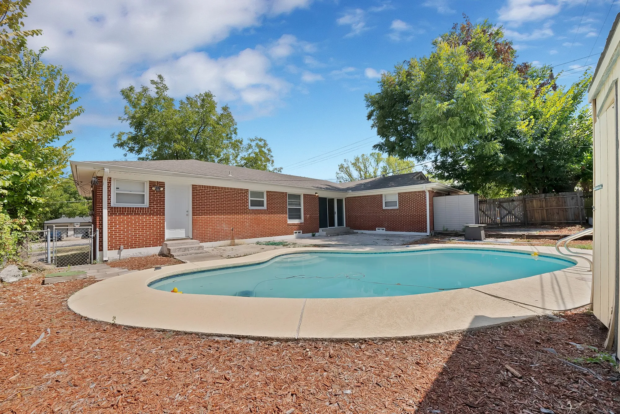 Single Family Residence For Sale in Dallas County , 1003 Brookhollow Drive, Irving, Texas 75061, 3 Bedroom, 2 Bathroom, 2 Garage spaces, 1,730 Sqft, built in 1957, mls#21377784, Real Estate Agent in Irving, Homes For Sale in Dallas county, Homes For Sale in Irving, Realtor in Irving Texas, Real Estate Brokerage Independent Realty Texas, Luminita Cordes Realtor