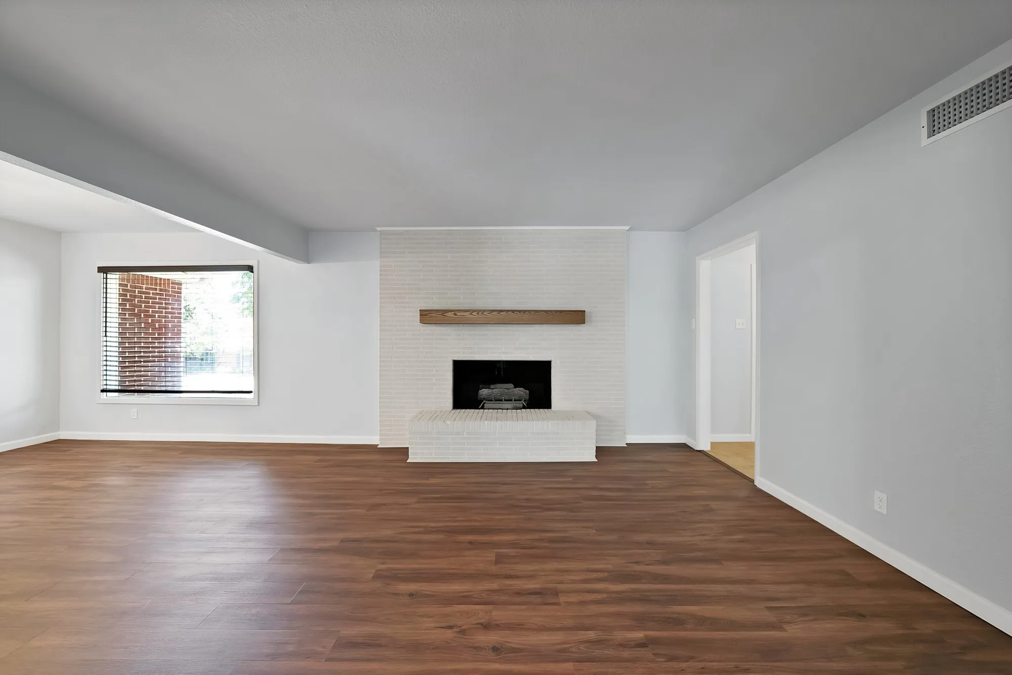 Single Family Residence For Sale in Dallas County , 1003 Brookhollow Drive, Irving, Texas 75061, 3 Bedroom, 2 Bathroom, 2 Garage spaces, 1,730 Sqft, built in 1957, mls#21377784, Real Estate Agent in Irving, Homes For Sale in Dallas county, Homes For Sale in Irving, Realtor in Irving Texas, Real Estate Brokerage Independent Realty Texas, Luminita Cordes Realtor