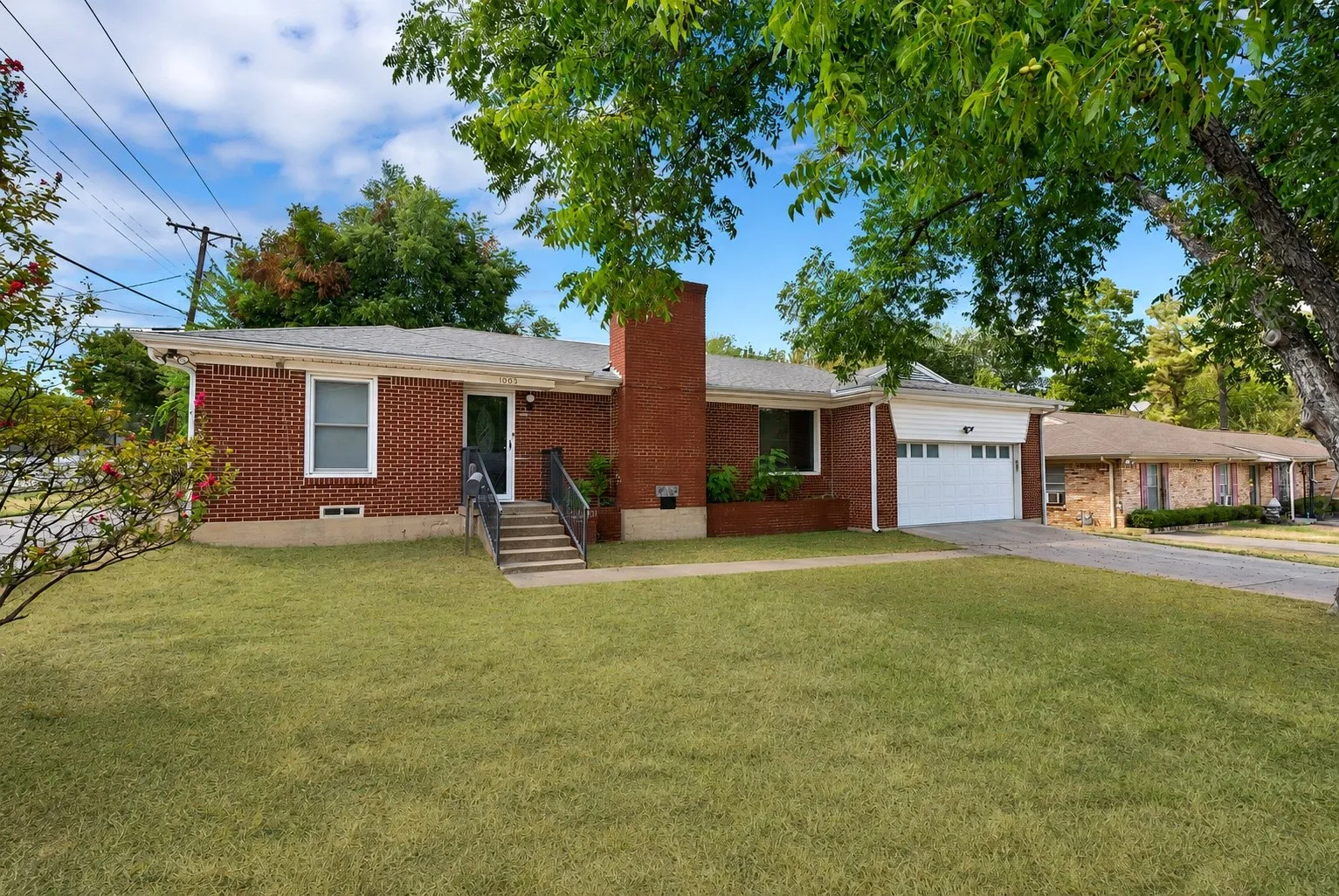 Single Family Residence For Sale in Dallas County , 1003 Brookhollow Drive, Irving, Texas 75061, 3 Bedroom, 2 Bathroom, 2 Garage spaces, 1,730 Sqft, built in 1957, mls#21377784, Real Estate Agent in Irving, Homes For Sale in Dallas county, Homes For Sale in Irving, Realtor in Irving Texas, Real Estate Brokerage Independent Realty Texas, Luminita Cordes Realtor