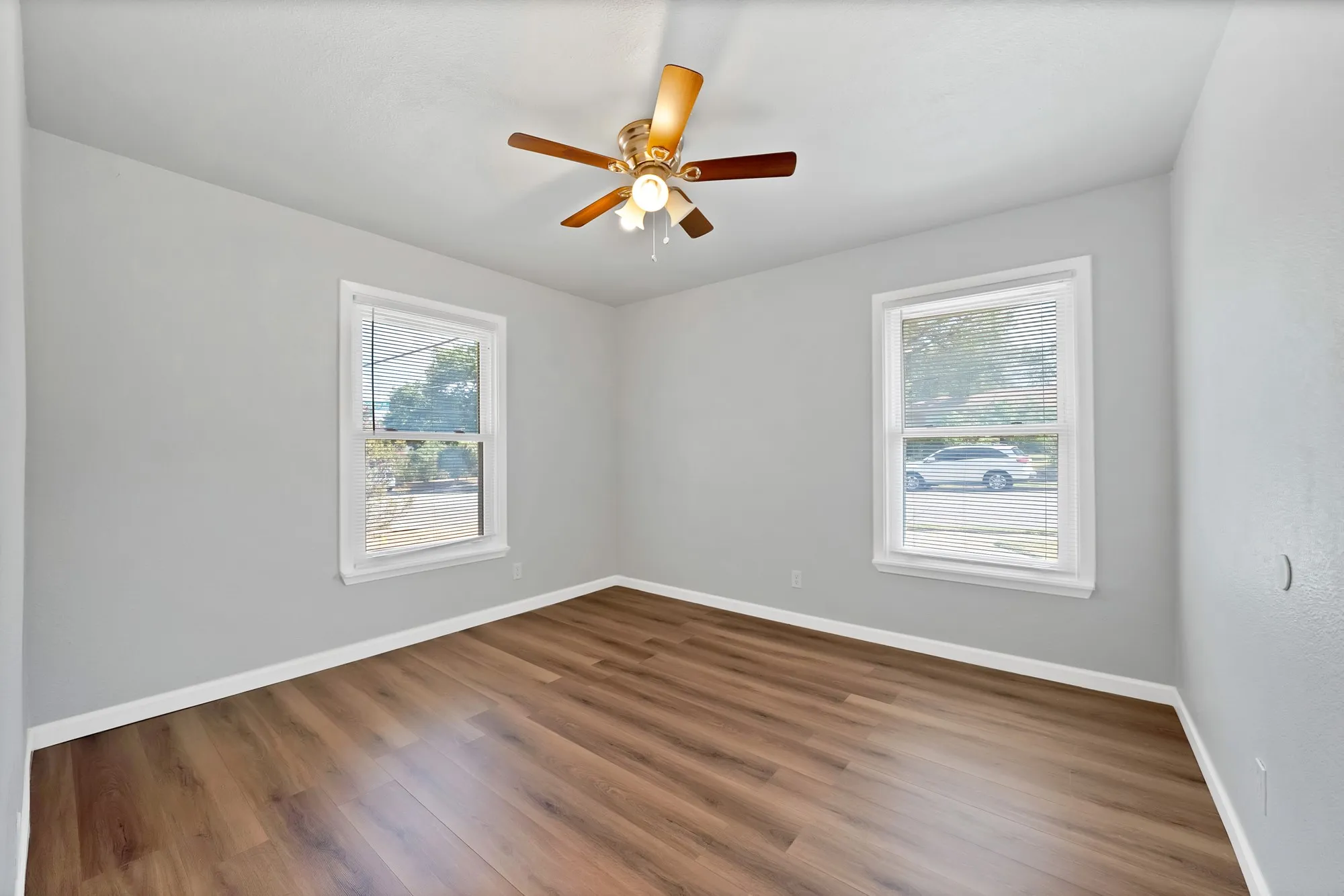 Single Family Residence For Sale in Dallas County , 1003 Brookhollow Drive, Irving, Texas 75061, 3 Bedroom, 2 Bathroom, 2 Garage spaces, 1,730 Sqft, built in 1957, mls#21377784, Real Estate Agent in Irving, Homes For Sale in Dallas county, Homes For Sale in Irving, Realtor in Irving Texas, Real Estate Brokerage Independent Realty Texas, Luminita Cordes Realtor