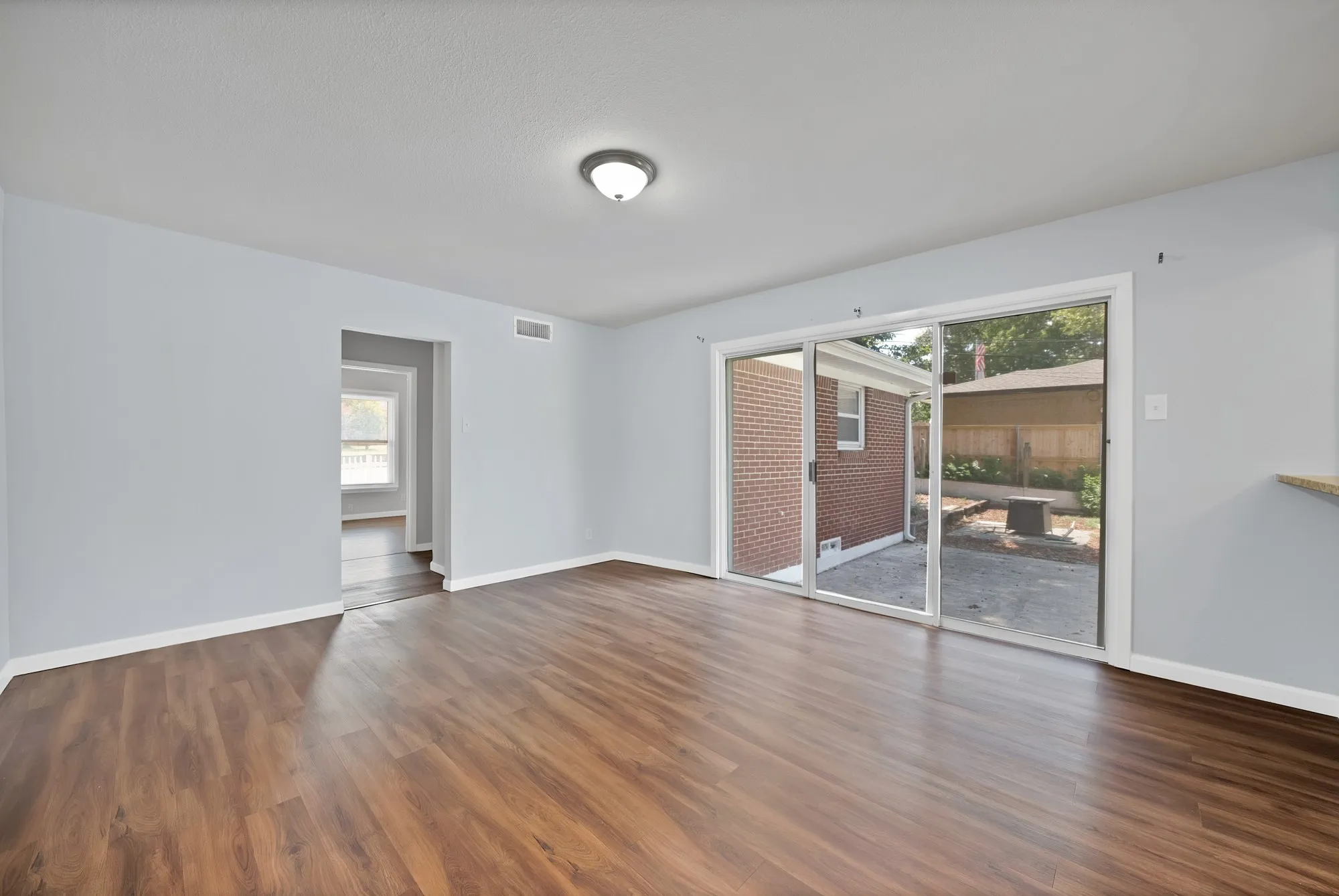 Single Family Residence For Sale in Dallas County , 1003 Brookhollow Drive, Irving, Texas 75061, 3 Bedroom, 2 Bathroom, 2 Garage spaces, 1,730 Sqft, built in 1957, mls#21377784, Real Estate Agent in Irving, Homes For Sale in Dallas county, Homes For Sale in Irving, Realtor in Irving Texas, Real Estate Brokerage Independent Realty Texas, Luminita Cordes Realtor