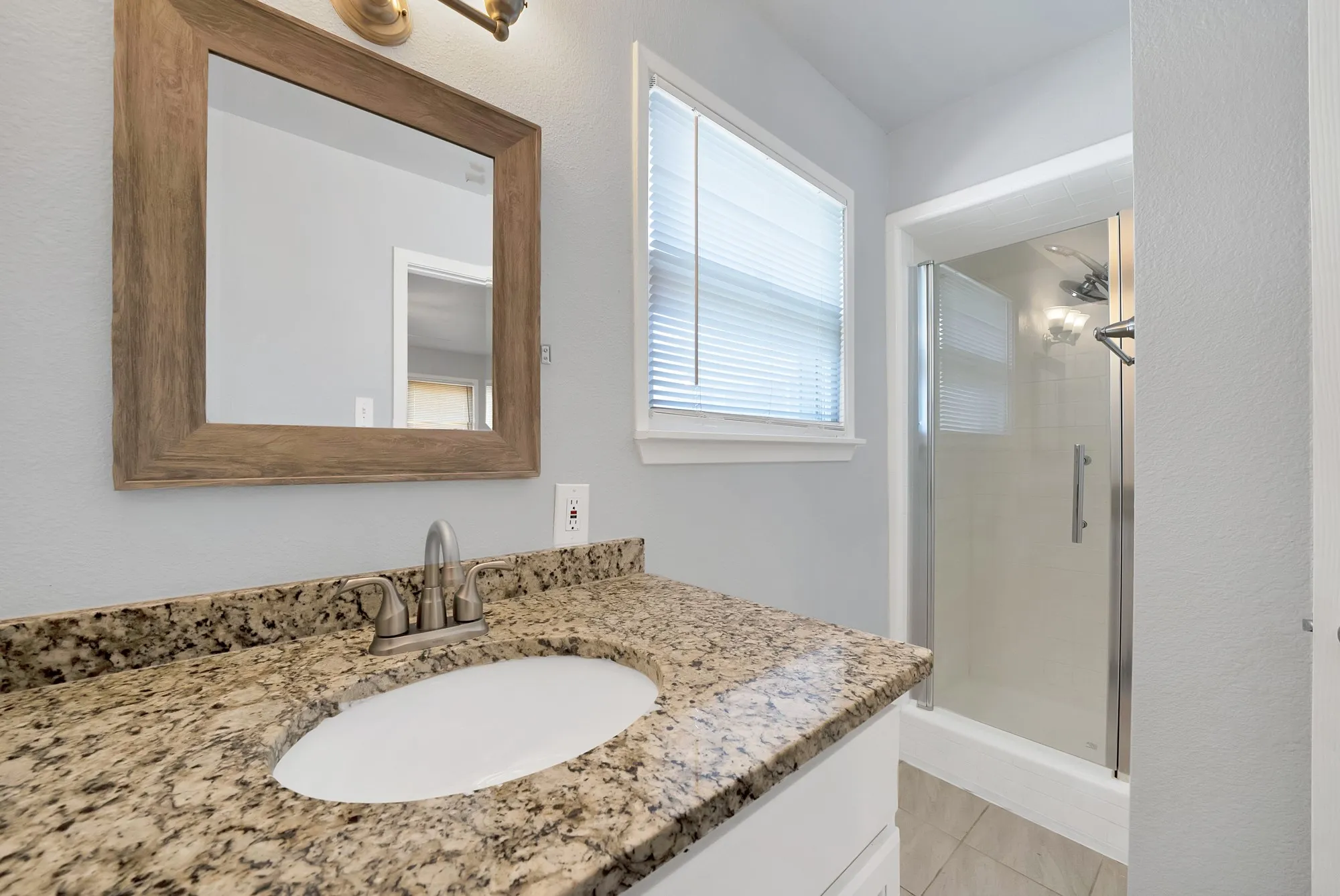Single Family Residence For Sale in Dallas County , 1003 Brookhollow Drive, Irving, Texas 75061, 3 Bedroom, 2 Bathroom, 2 Garage spaces, 1,730 Sqft, built in 1957, mls#21377784, Real Estate Agent in Irving, Homes For Sale in Dallas county, Homes For Sale in Irving, Realtor in Irving Texas, Real Estate Brokerage Independent Realty Texas, Luminita Cordes Realtor
