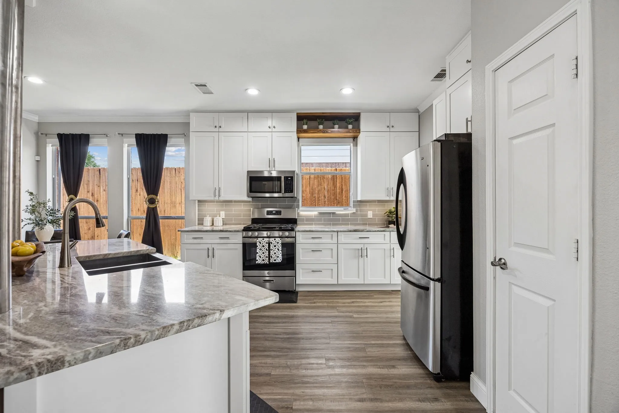 Single Family Residence For Rent in Denton County , 804 Summit Pointe, Lewisville, Texas 75077, 3 Bedroom, 3 Bathroom, 2 Garage spaces, 2,445 Sqft, built in 1994, mls#21377879, Real Estate Agent in Lewisville, Homes For Rent in Denton county, Homes For Rent in Lewisville, Realtor in Lewisville Texas, Real Estate Brokerage Independent Realty Texas, Luminita Cordes Realtor