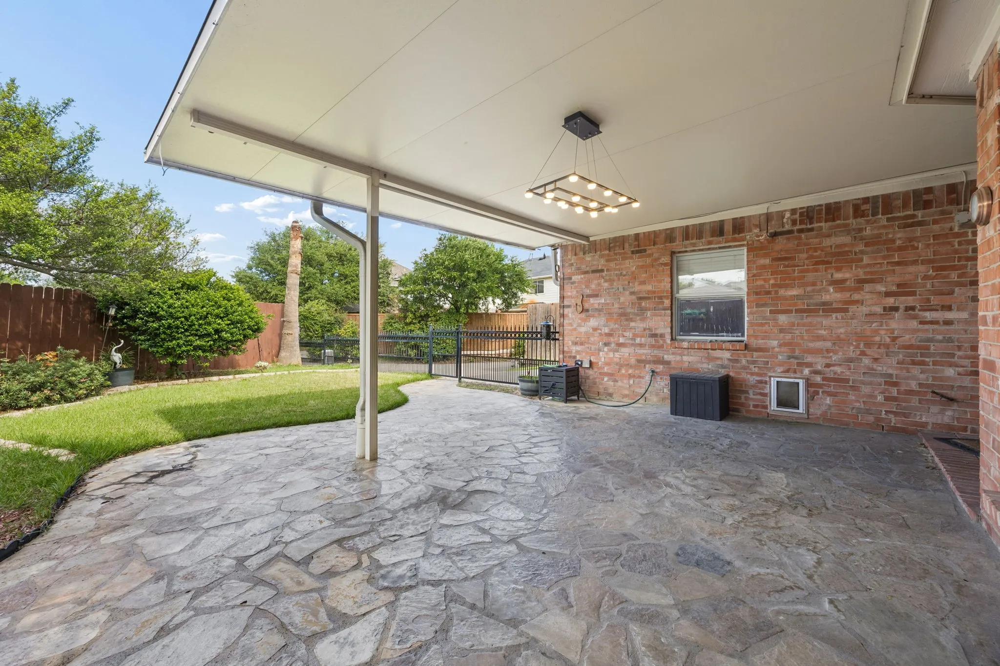 Single Family Residence For Rent in Denton County , 804 Summit Pointe, Lewisville, Texas 75077, 3 Bedroom, 3 Bathroom, 2 Garage spaces, 2,445 Sqft, built in 1994, mls#21377879, Real Estate Agent in Lewisville, Homes For Rent in Denton county, Homes For Rent in Lewisville, Realtor in Lewisville Texas, Real Estate Brokerage Independent Realty Texas, Luminita Cordes Realtor