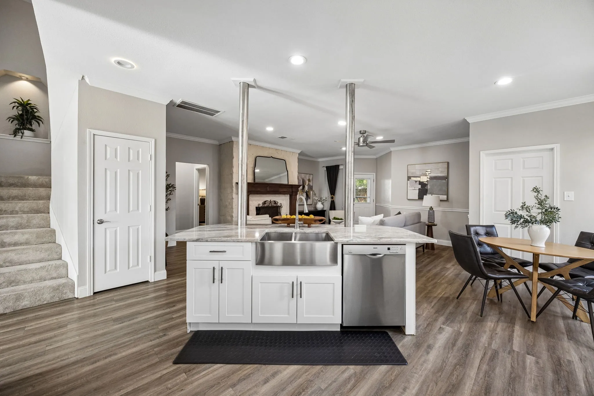 Single Family Residence For Rent in Denton County , 804 Summit Pointe, Lewisville, Texas 75077, 3 Bedroom, 3 Bathroom, 2 Garage spaces, 2,445 Sqft, built in 1994, mls#21377879, Real Estate Agent in Lewisville, Homes For Rent in Denton county, Homes For Rent in Lewisville, Realtor in Lewisville Texas, Real Estate Brokerage Independent Realty Texas, Luminita Cordes Realtor