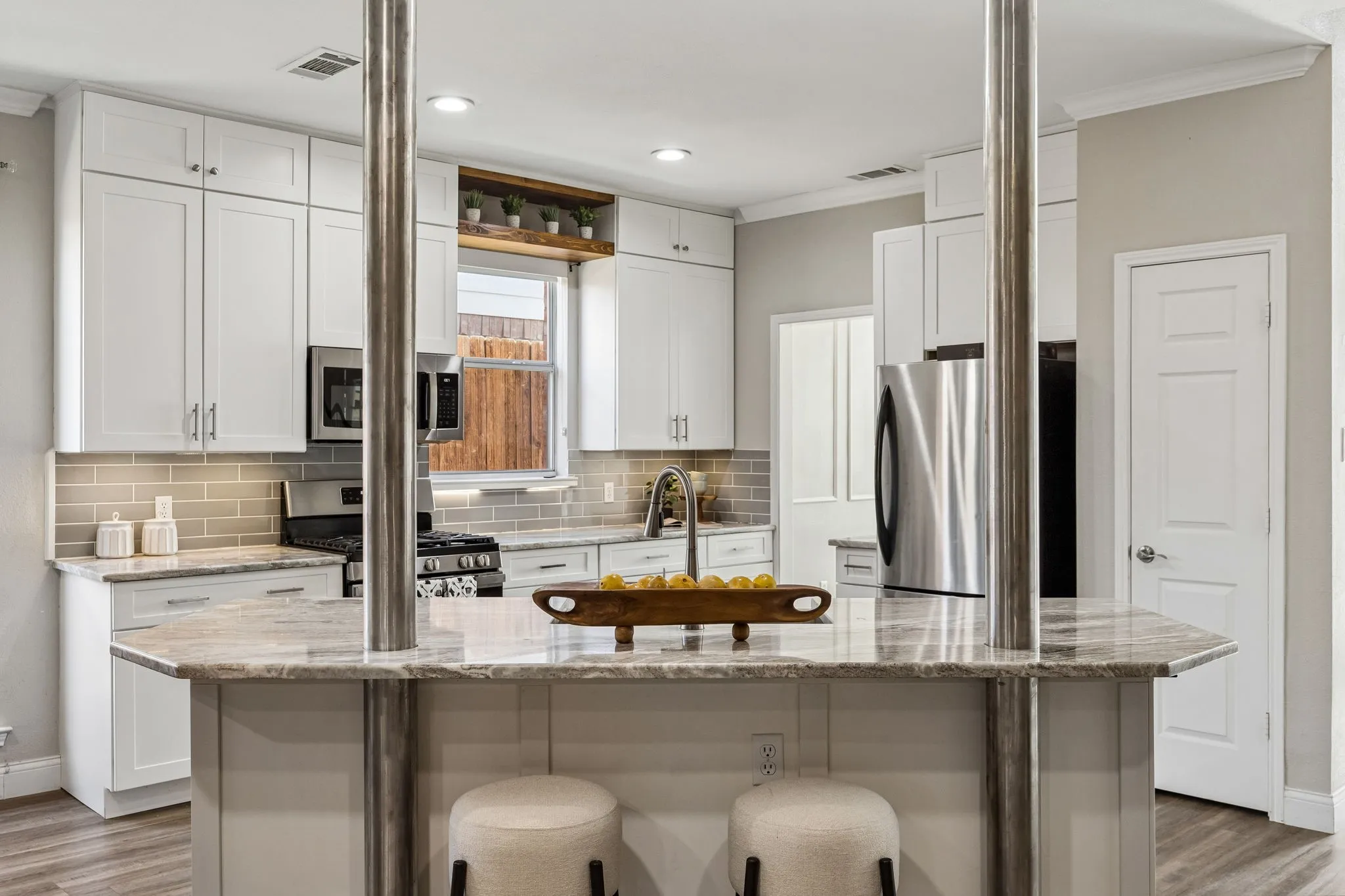 Single Family Residence For Rent in Denton County , 804 Summit Pointe, Lewisville, Texas 75077, 3 Bedroom, 3 Bathroom, 2 Garage spaces, 2,445 Sqft, built in 1994, mls#21377879, Real Estate Agent in Lewisville, Homes For Rent in Denton county, Homes For Rent in Lewisville, Realtor in Lewisville Texas, Real Estate Brokerage Independent Realty Texas, Luminita Cordes Realtor