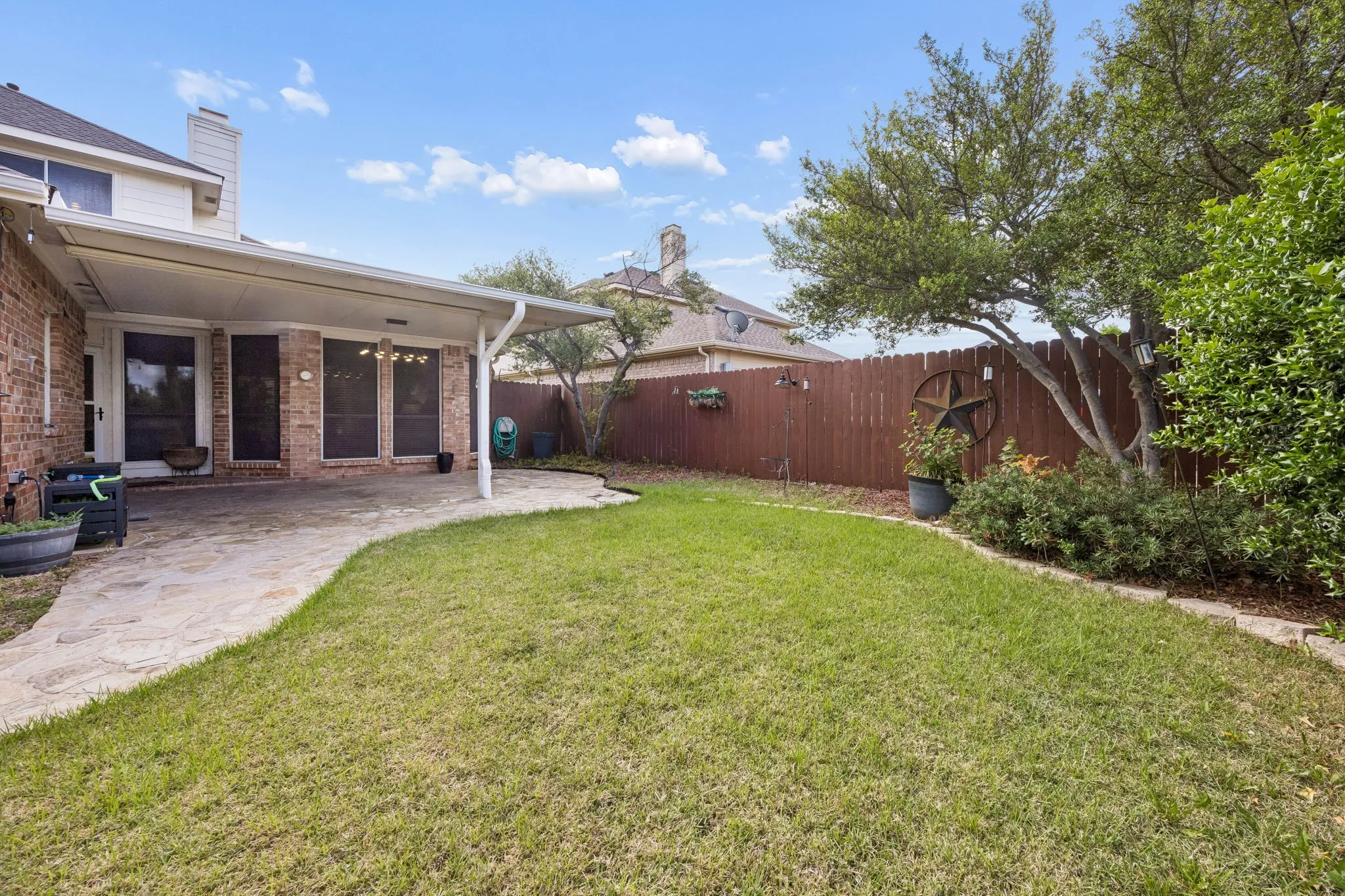 Single Family Residence For Rent in Denton County , 804 Summit Pointe, Lewisville, Texas 75077, 3 Bedroom, 3 Bathroom, 2 Garage spaces, 2,445 Sqft, built in 1994, mls#21377879, Real Estate Agent in Lewisville, Homes For Rent in Denton county, Homes For Rent in Lewisville, Realtor in Lewisville Texas, Real Estate Brokerage Independent Realty Texas, Luminita Cordes Realtor