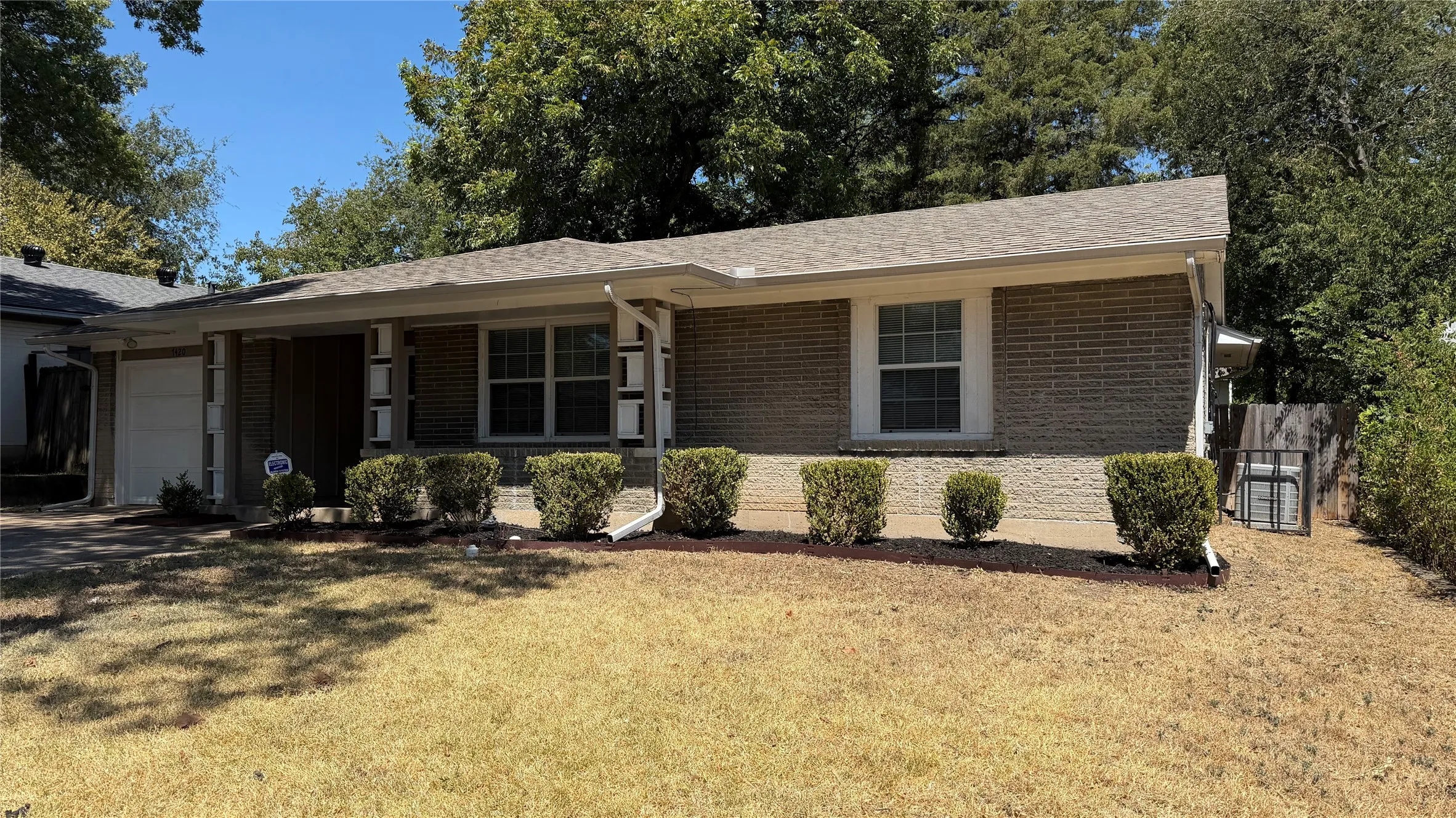 Single Family Residence For Rent in Dallas County , 7420 Arborcrest Drive, Dallas, Texas 75232, 3 Bedroom, 2 Bathroom, 1 Garage spaces, 1,218 Sqft, built in 1957, mls#21377882, Real Estate Agent in Dallas, Homes For Rent in Dallas county, Homes For Rent in Dallas, Realtor in Dallas Texas, Real Estate Brokerage Independent Realty Texas, Luminita Cordes Realtor