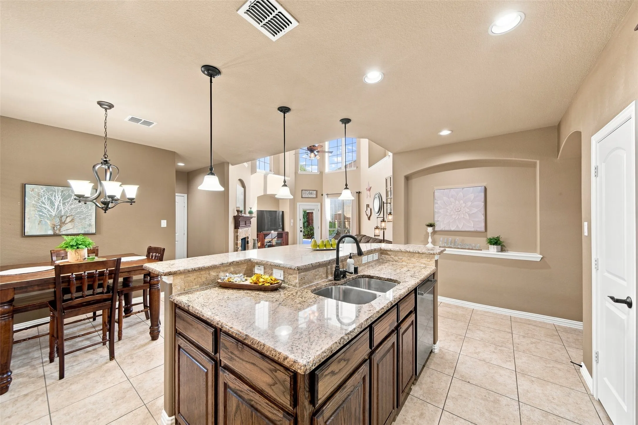 Single Family Residence For Sale in Collin County , 904 Cougar Drive, Allen, Texas 75013, 4 Bedroom, 4 Bathroom, 2 Garage spaces, 3,213 Sqft, built in 2010, mls#21351162, Real Estate Agent in Allen, Homes For Sale in Collin county, Homes For Sale in Allen, Realtor in Allen Texas, Real Estate Brokerage Independent Realty Texas, Luminita Cordes Realtor