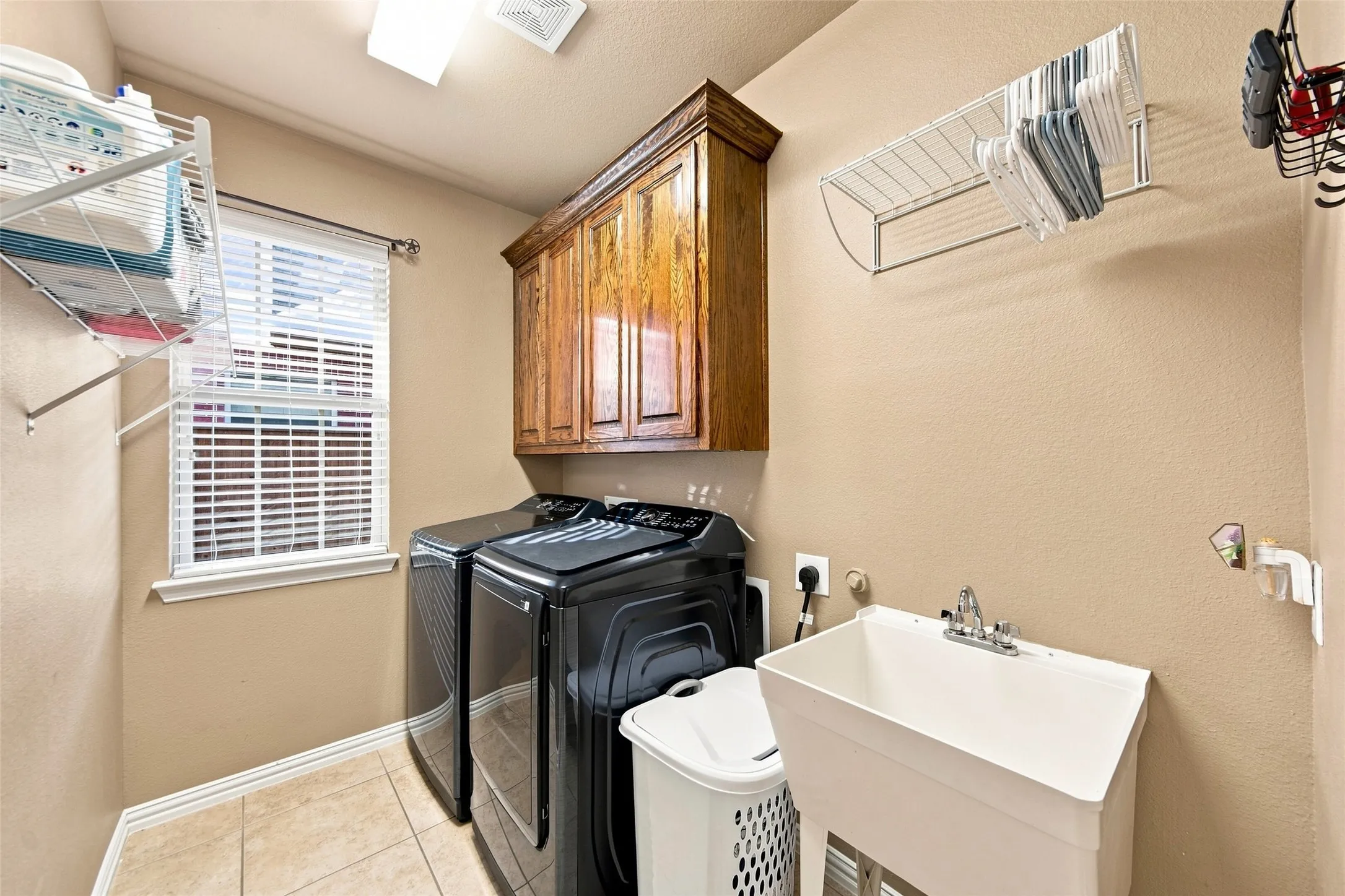 Single Family Residence For Sale in Collin County , 904 Cougar Drive, Allen, Texas 75013, 4 Bedroom, 4 Bathroom, 2 Garage spaces, 3,213 Sqft, built in 2010, mls#21351162, Real Estate Agent in Allen, Homes For Sale in Collin county, Homes For Sale in Allen, Realtor in Allen Texas, Real Estate Brokerage Independent Realty Texas, Luminita Cordes Realtor