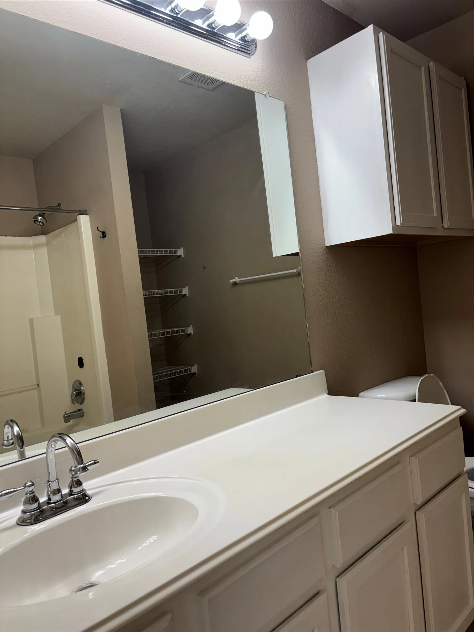 Single Family Residence For Rent in Collin County , 2711 Prairie Creek Drive, Mc Kinney, Texas 75071, 3 Bedroom, 2 Bathroom, 2 Garage spaces, 1,249 Sqft, built in 1999, mls#21377887, Real Estate Agent in Mc Kinney, Homes For Rent in Collin county, Homes For Rent in Mc Kinney, Realtor in Mc Kinney Texas, Real Estate Brokerage Independent Realty Texas, Luminita Cordes Realtor