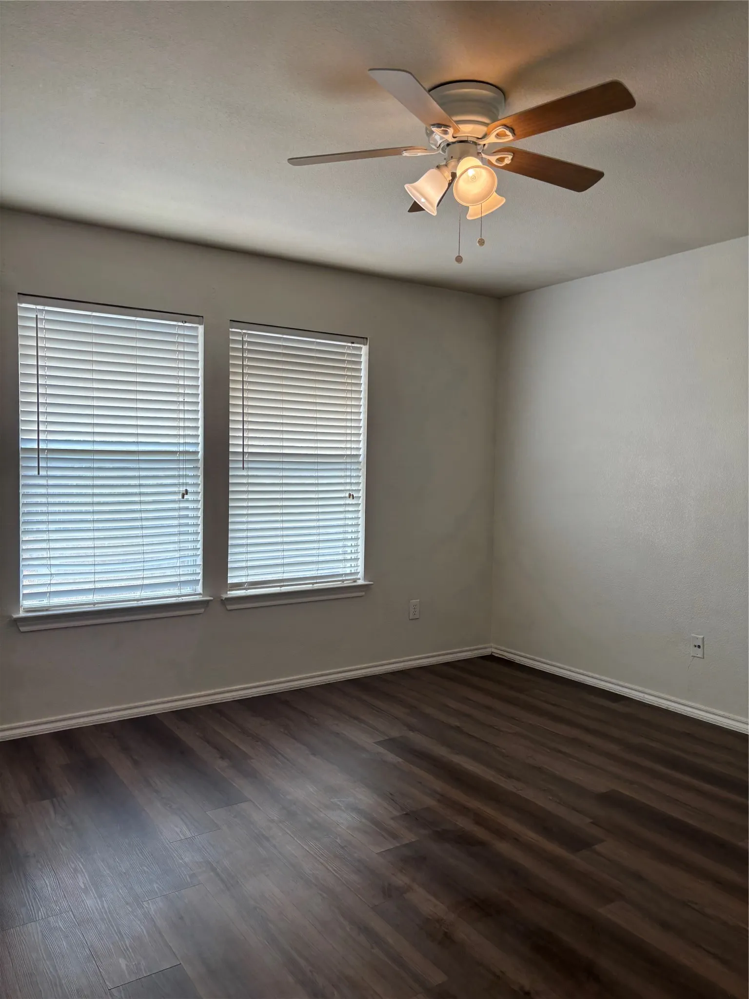 Single Family Residence For Rent in Collin County , 2711 Prairie Creek Drive, Mc Kinney, Texas 75071, 3 Bedroom, 2 Bathroom, 2 Garage spaces, 1,249 Sqft, built in 1999, mls#21377887, Real Estate Agent in Mc Kinney, Homes For Rent in Collin county, Homes For Rent in Mc Kinney, Realtor in Mc Kinney Texas, Real Estate Brokerage Independent Realty Texas, Luminita Cordes Realtor