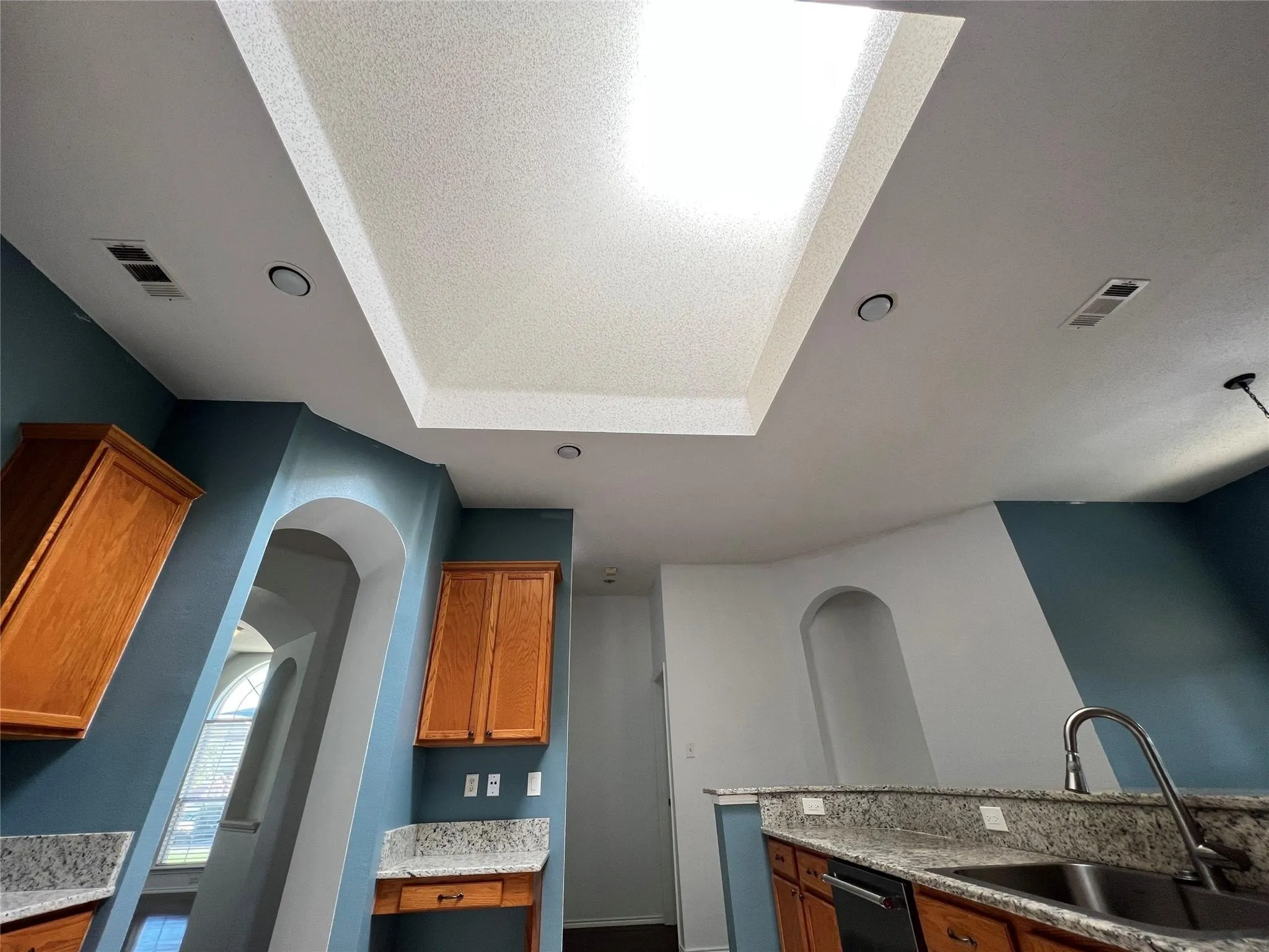 Single Family Residence For Rent in Dallas County , 429 N Waterford Oaks Drive, Cedar Hill, Texas 75104, 3 Bedroom, 2 Bathroom, 2 Garage spaces, 2,276 Sqft, built in 2002, mls#21377891, Real Estate Agent in Cedar Hill, Homes For Rent in Dallas county, Homes For Rent in Cedar Hill, Realtor in Cedar Hill Texas, Real Estate Brokerage Independent Realty Texas, Luminita Cordes Realtor