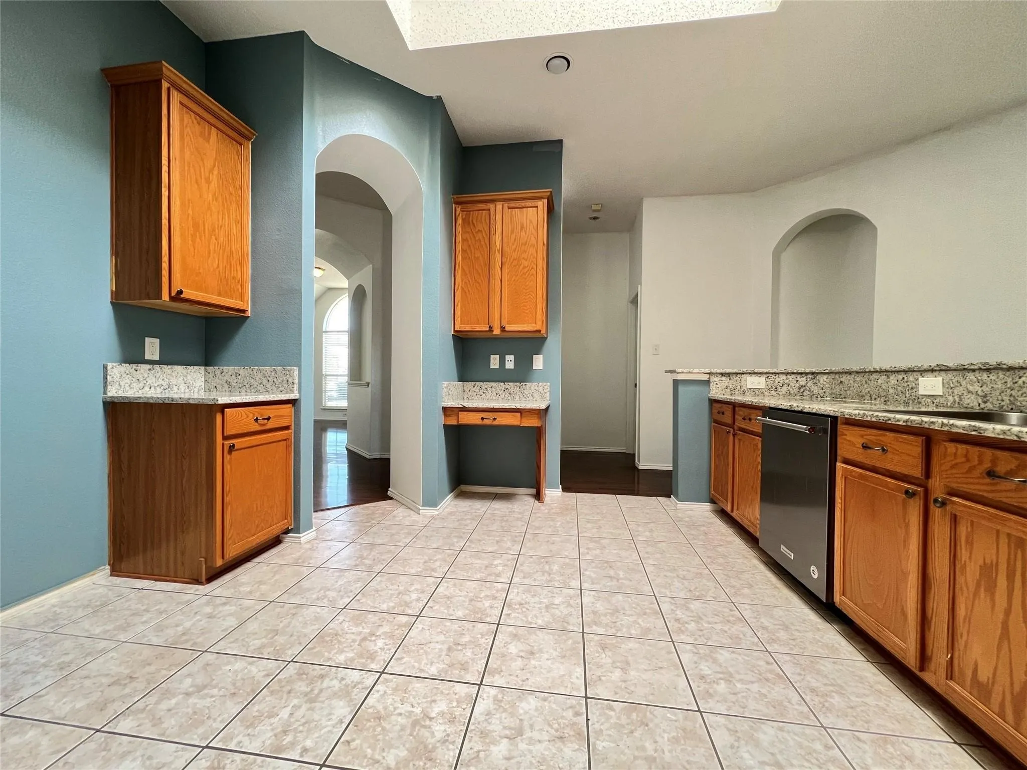 Single Family Residence For Rent in Dallas County , 429 N Waterford Oaks Drive, Cedar Hill, Texas 75104, 3 Bedroom, 2 Bathroom, 2 Garage spaces, 2,276 Sqft, built in 2002, mls#21377891, Real Estate Agent in Cedar Hill, Homes For Rent in Dallas county, Homes For Rent in Cedar Hill, Realtor in Cedar Hill Texas, Real Estate Brokerage Independent Realty Texas, Luminita Cordes Realtor