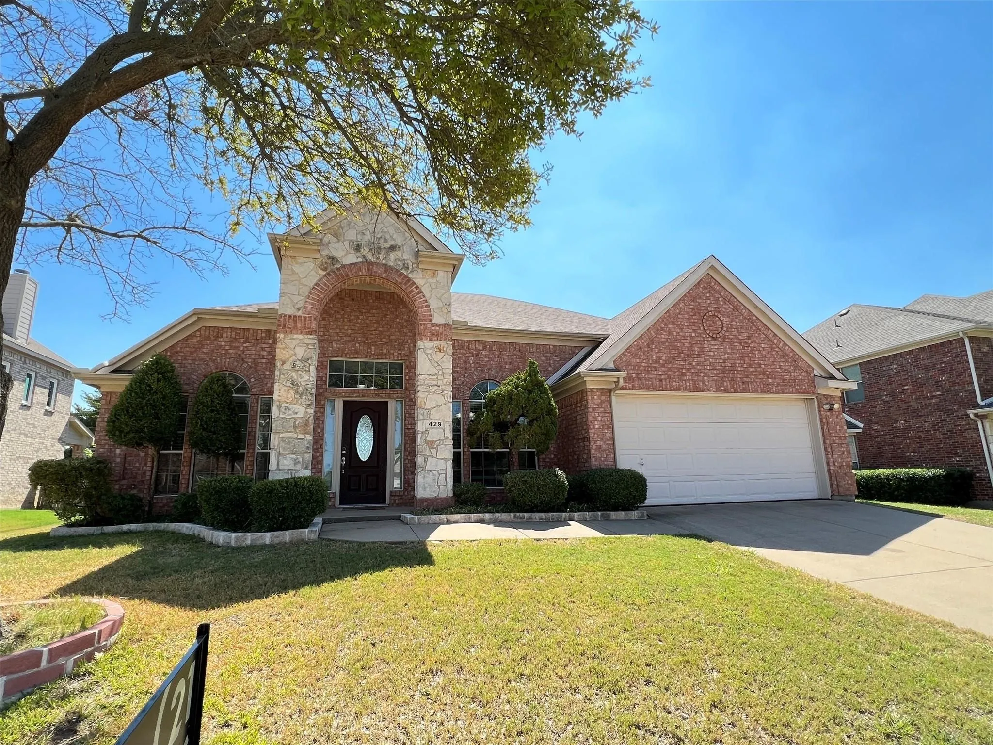 Single Family Residence For Rent in Dallas County , 429 N Waterford Oaks Drive, Cedar Hill, Texas 75104, 3 Bedroom, 2 Bathroom, 2 Garage spaces, 2,276 Sqft, built in 2002, mls#21377891, Real Estate Agent in Cedar Hill, Homes For Rent in Dallas county, Homes For Rent in Cedar Hill, Realtor in Cedar Hill Texas, Real Estate Brokerage Independent Realty Texas, Luminita Cordes Realtor
