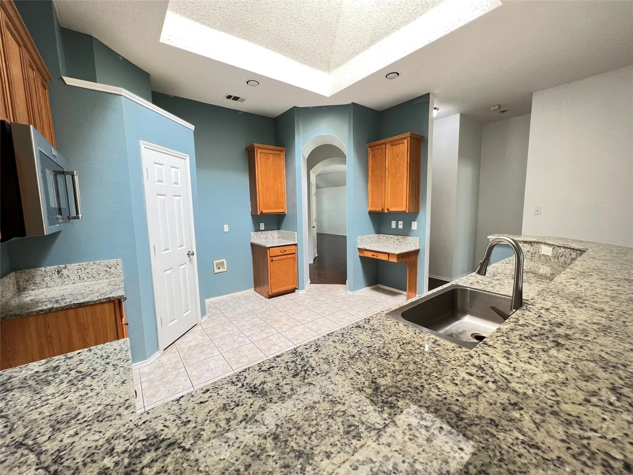 Single Family Residence For Rent in Dallas County , 429 N Waterford Oaks Drive, Cedar Hill, Texas 75104, 3 Bedroom, 2 Bathroom, 2 Garage spaces, 2,276 Sqft, built in 2002, mls#21377891, Real Estate Agent in Cedar Hill, Homes For Rent in Dallas county, Homes For Rent in Cedar Hill, Realtor in Cedar Hill Texas, Real Estate Brokerage Independent Realty Texas, Luminita Cordes Realtor