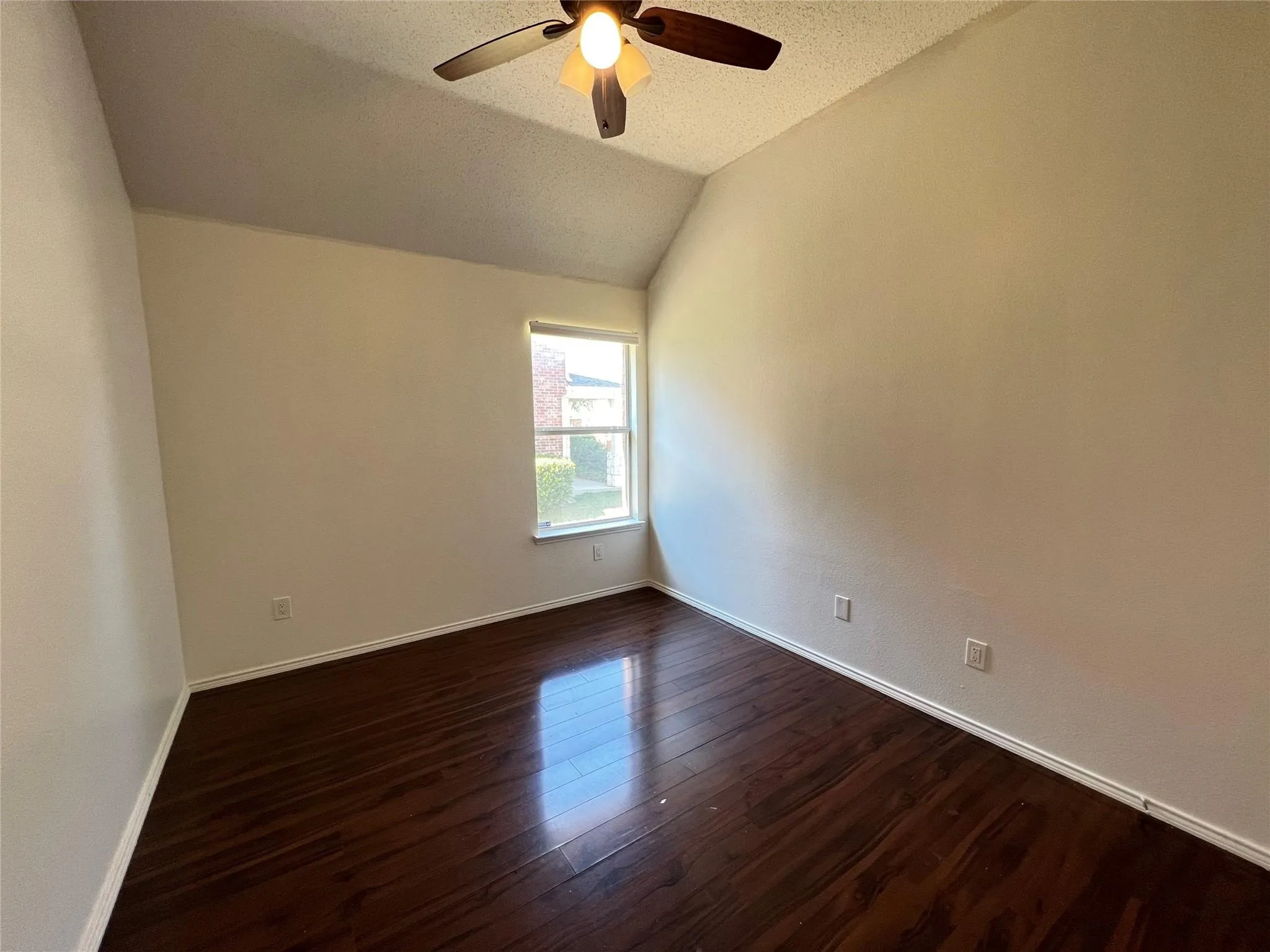 Single Family Residence For Rent in Dallas County , 429 N Waterford Oaks Drive, Cedar Hill, Texas 75104, 3 Bedroom, 2 Bathroom, 2 Garage spaces, 2,276 Sqft, built in 2002, mls#21377891, Real Estate Agent in Cedar Hill, Homes For Rent in Dallas county, Homes For Rent in Cedar Hill, Realtor in Cedar Hill Texas, Real Estate Brokerage Independent Realty Texas, Luminita Cordes Realtor