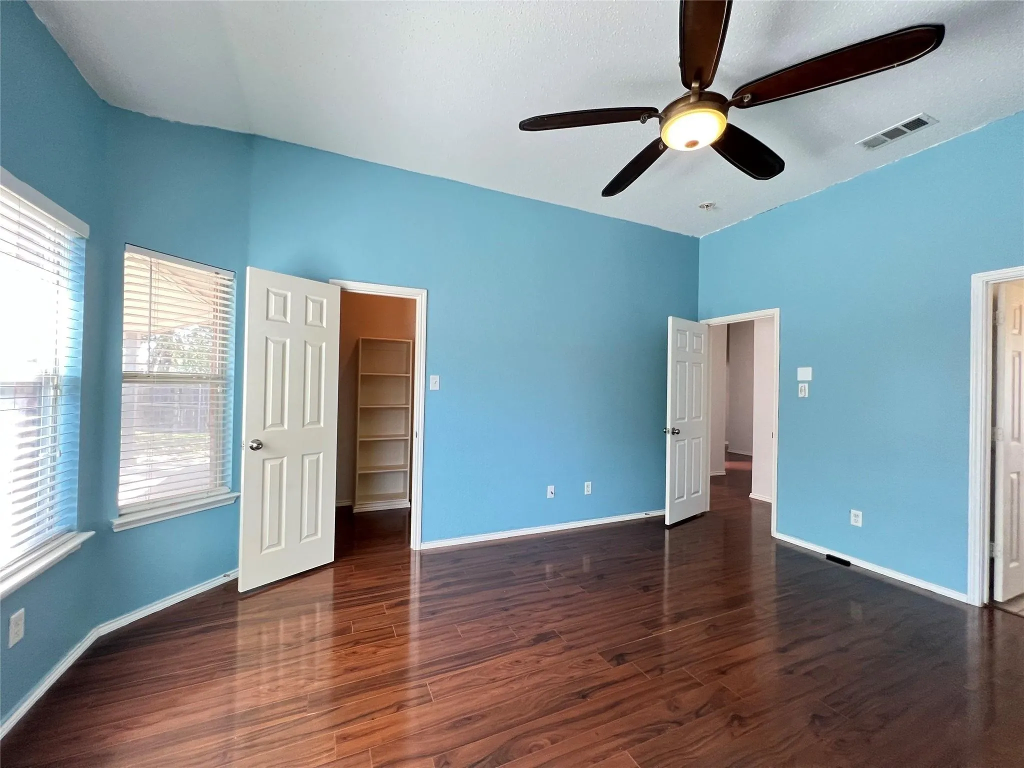 Single Family Residence For Rent in Dallas County , 429 N Waterford Oaks Drive, Cedar Hill, Texas 75104, 3 Bedroom, 2 Bathroom, 2 Garage spaces, 2,276 Sqft, built in 2002, mls#21377891, Real Estate Agent in Cedar Hill, Homes For Rent in Dallas county, Homes For Rent in Cedar Hill, Realtor in Cedar Hill Texas, Real Estate Brokerage Independent Realty Texas, Luminita Cordes Realtor
