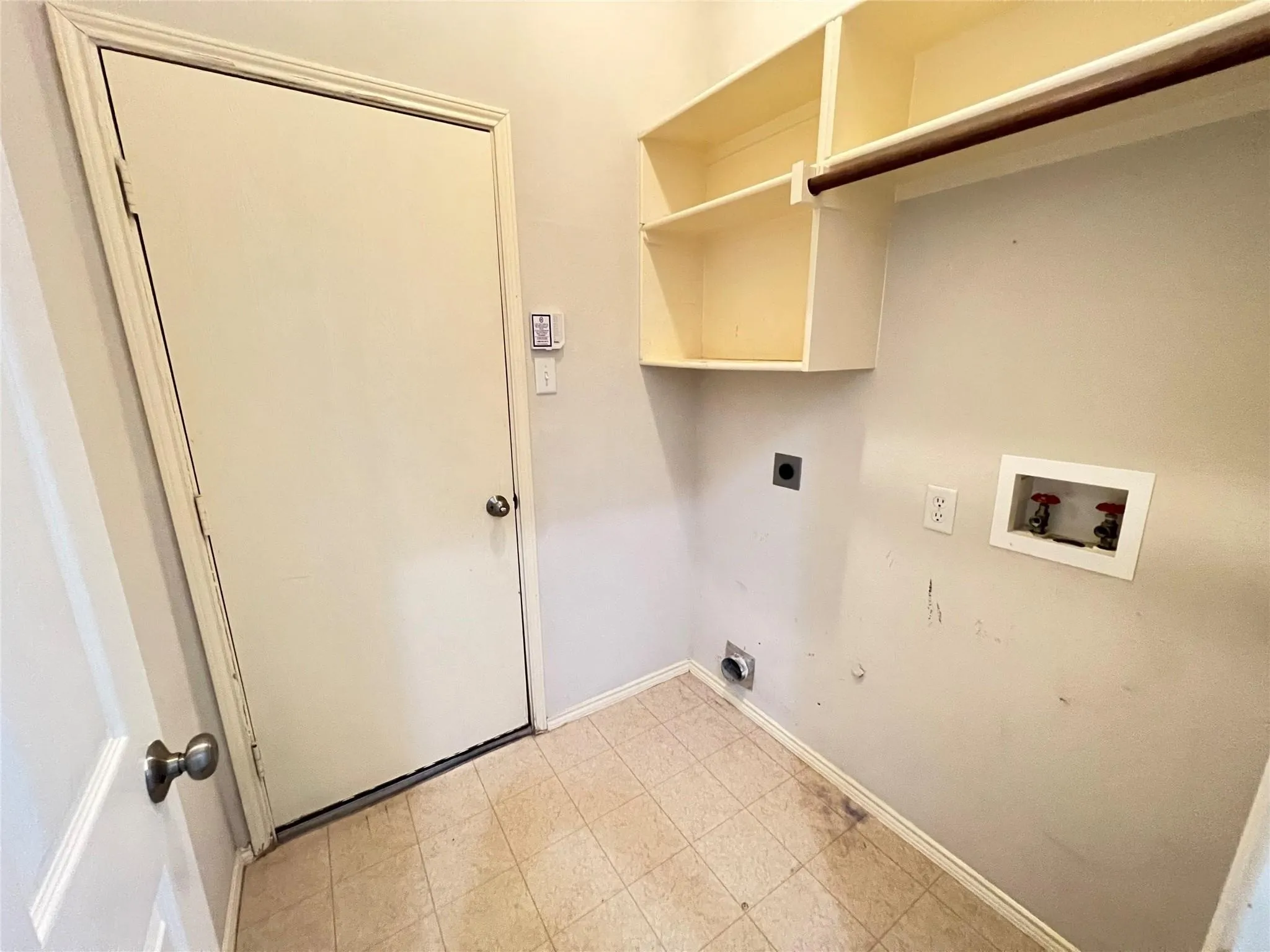 Single Family Residence For Rent in Dallas County , 429 N Waterford Oaks Drive, Cedar Hill, Texas 75104, 3 Bedroom, 2 Bathroom, 2 Garage spaces, 2,276 Sqft, built in 2002, mls#21377891, Real Estate Agent in Cedar Hill, Homes For Rent in Dallas county, Homes For Rent in Cedar Hill, Realtor in Cedar Hill Texas, Real Estate Brokerage Independent Realty Texas, Luminita Cordes Realtor