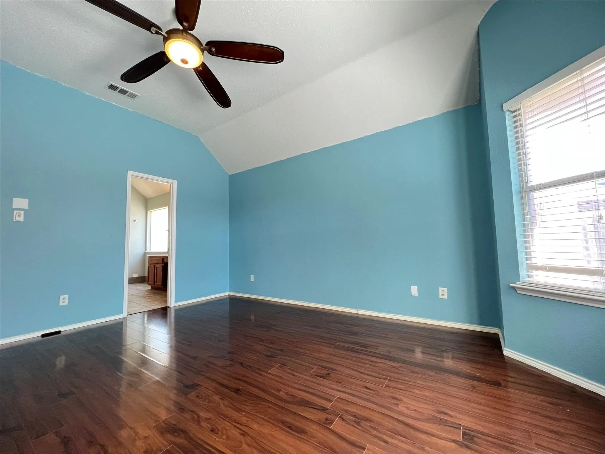 Single Family Residence For Rent in Dallas County , 429 N Waterford Oaks Drive, Cedar Hill, Texas 75104, 3 Bedroom, 2 Bathroom, 2 Garage spaces, 2,276 Sqft, built in 2002, mls#21377891, Real Estate Agent in Cedar Hill, Homes For Rent in Dallas county, Homes For Rent in Cedar Hill, Realtor in Cedar Hill Texas, Real Estate Brokerage Independent Realty Texas, Luminita Cordes Realtor