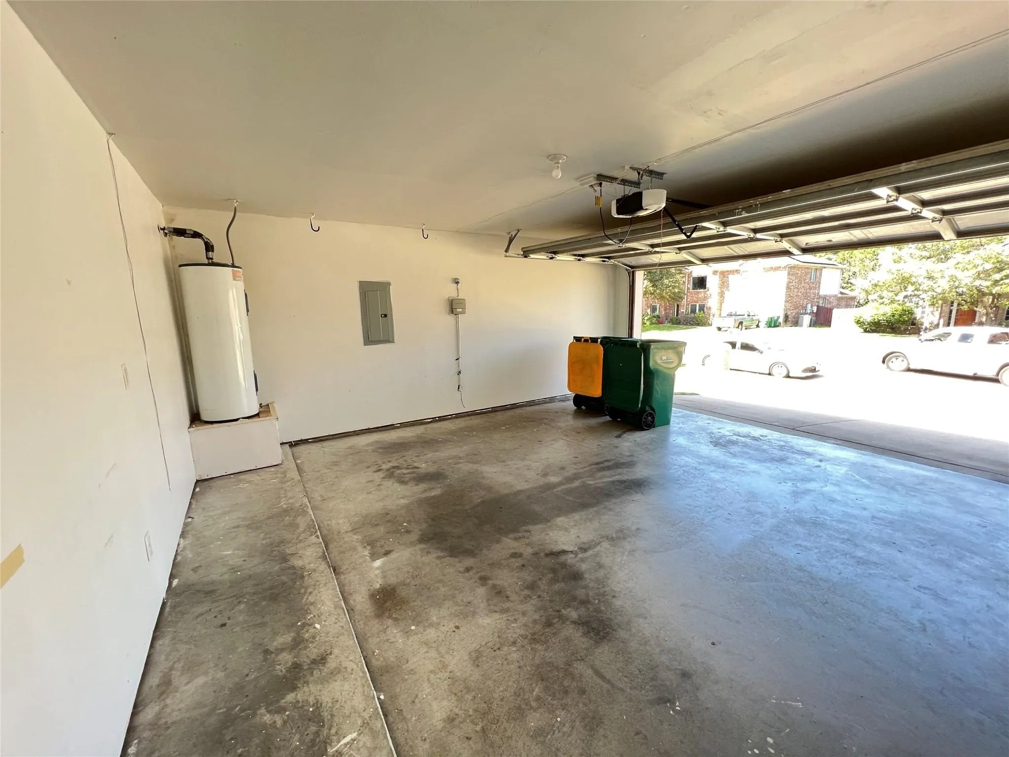 Single Family Residence For Rent in Dallas County , 429 N Waterford Oaks Drive, Cedar Hill, Texas 75104, 3 Bedroom, 2 Bathroom, 2 Garage spaces, 2,276 Sqft, built in 2002, mls#21377891, Real Estate Agent in Cedar Hill, Homes For Rent in Dallas county, Homes For Rent in Cedar Hill, Realtor in Cedar Hill Texas, Real Estate Brokerage Independent Realty Texas, Luminita Cordes Realtor