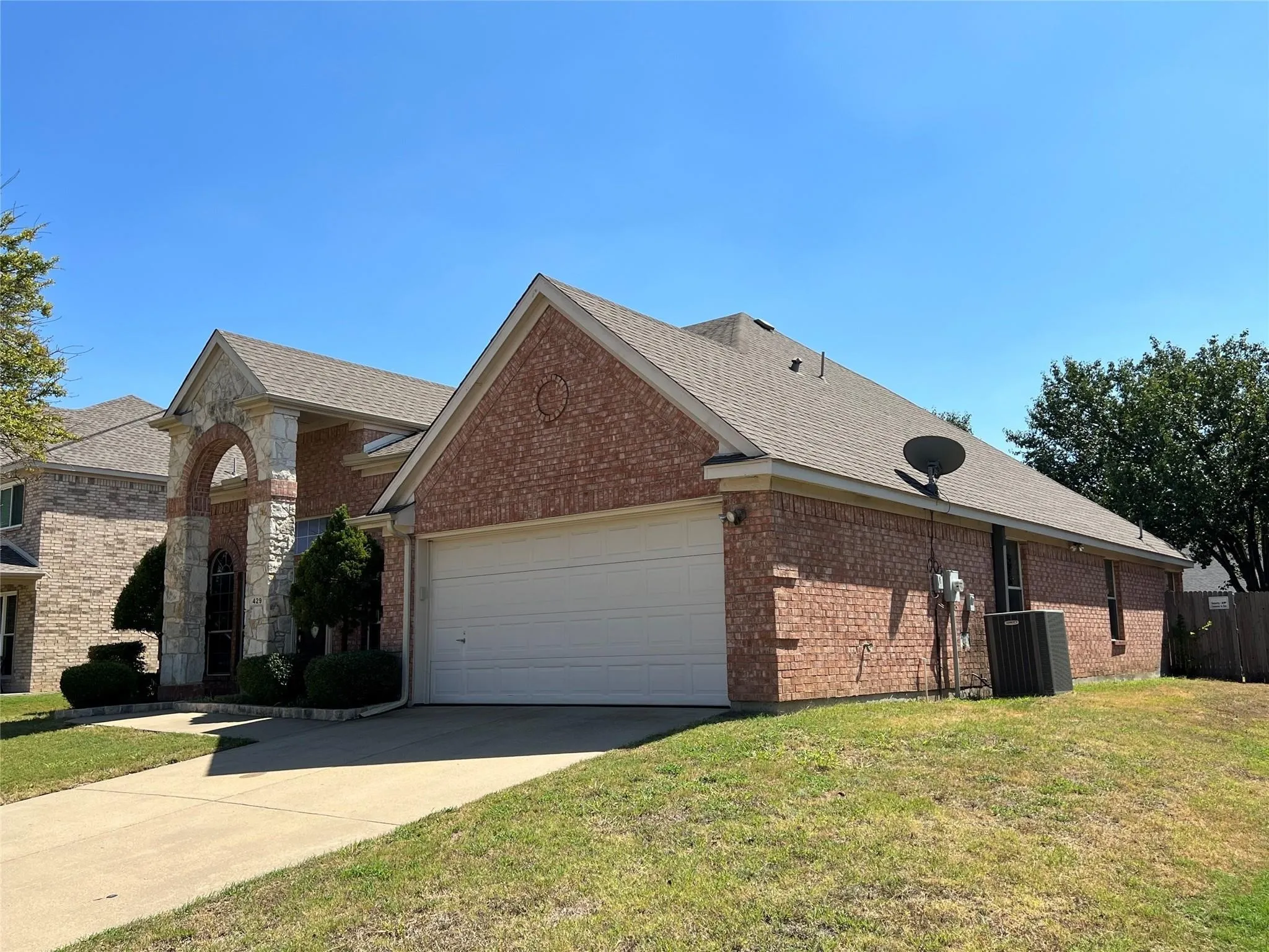 Single Family Residence For Rent in Dallas County , 429 N Waterford Oaks Drive, Cedar Hill, Texas 75104, 3 Bedroom, 2 Bathroom, 2 Garage spaces, 2,276 Sqft, built in 2002, mls#21377891, Real Estate Agent in Cedar Hill, Homes For Rent in Dallas county, Homes For Rent in Cedar Hill, Realtor in Cedar Hill Texas, Real Estate Brokerage Independent Realty Texas, Luminita Cordes Realtor